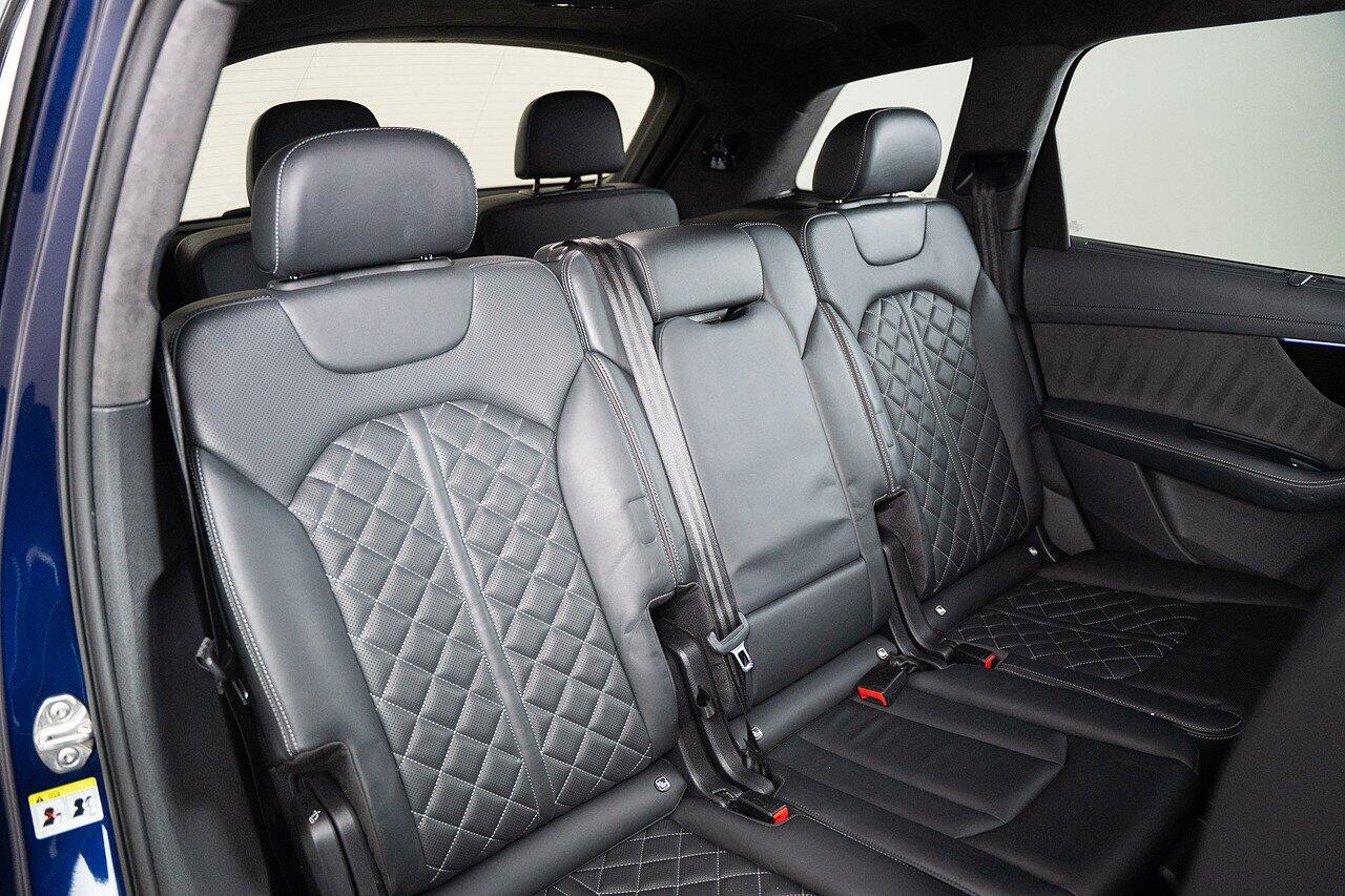 Audi Q7 view 18
