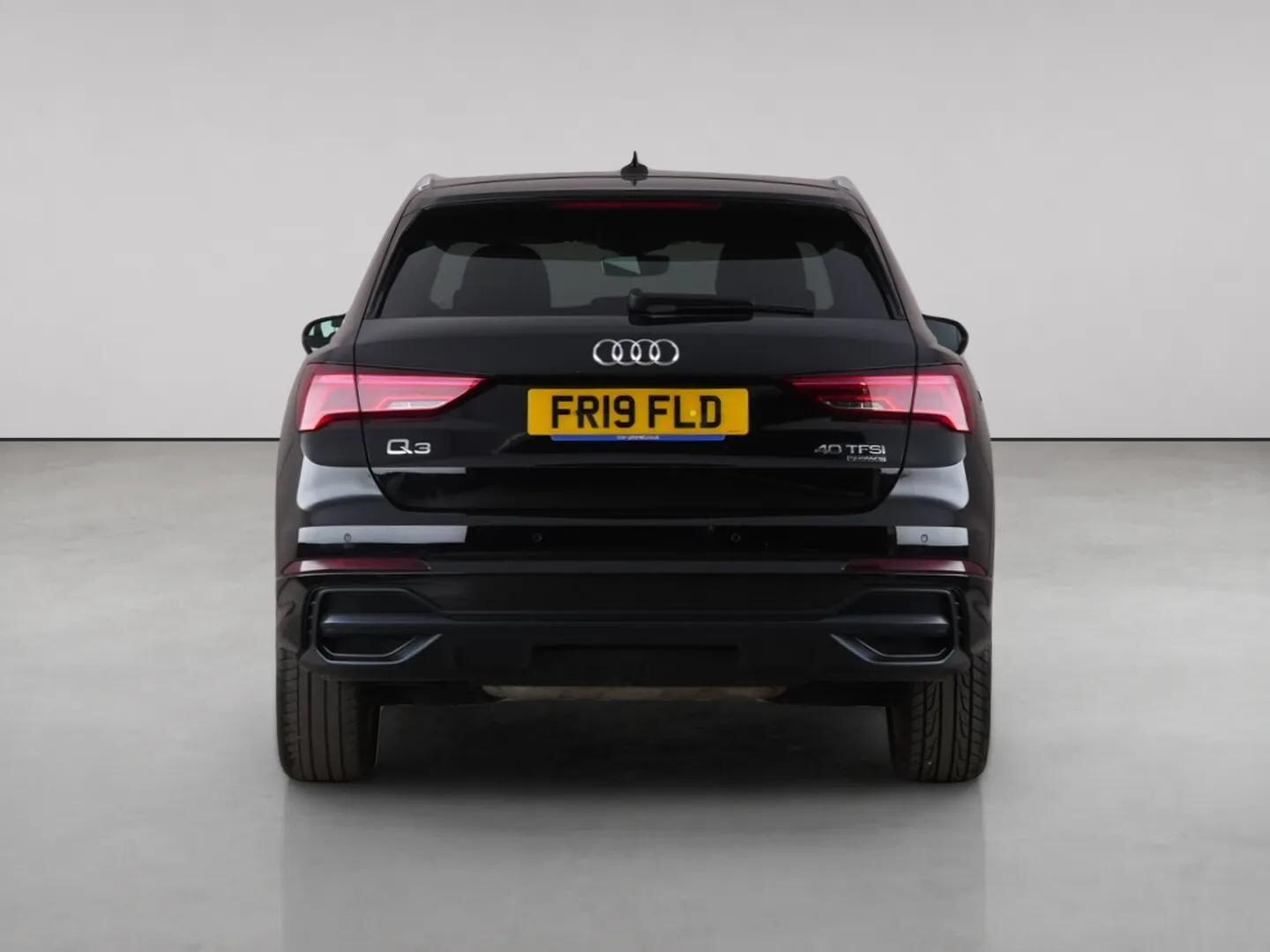 Audi Q3 view 7