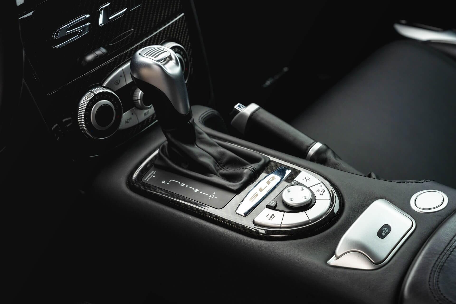 Mercedes-Benz SLR view 18