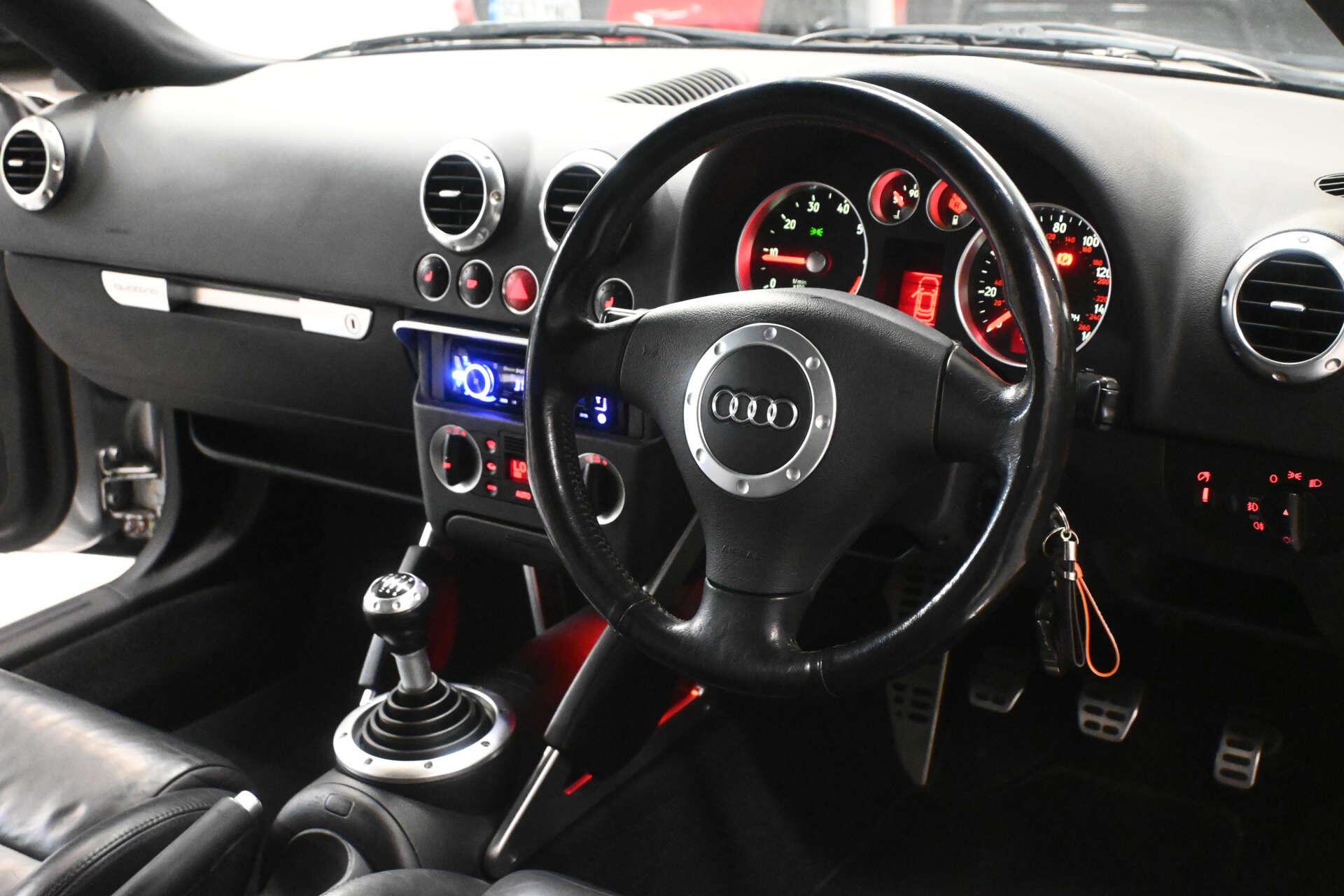 Audi TT view 11