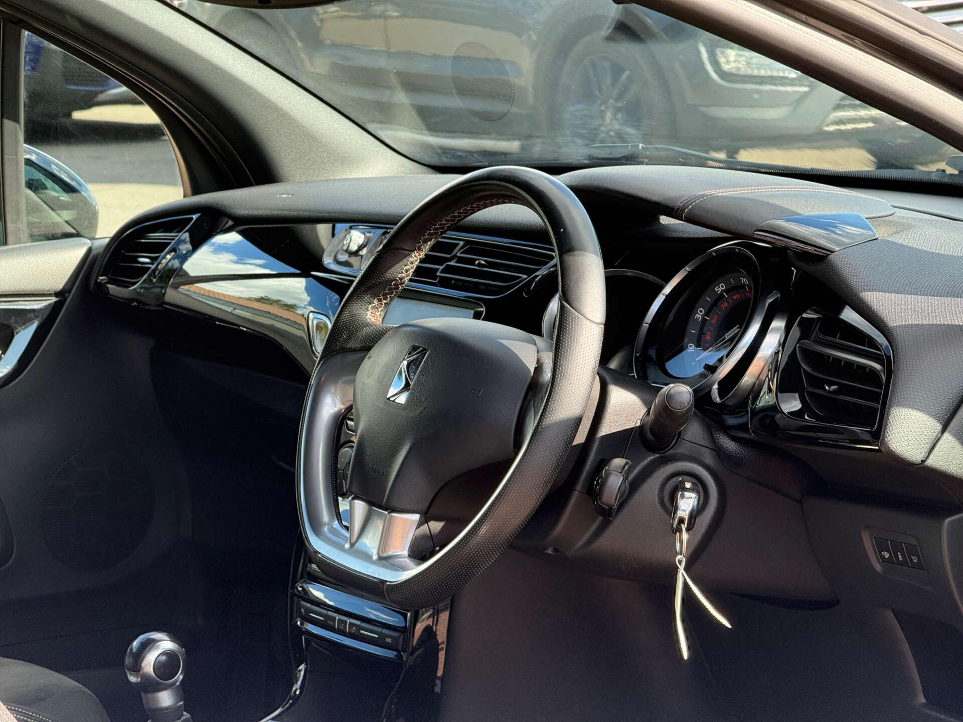 DS Automobiles DS 3 view 47