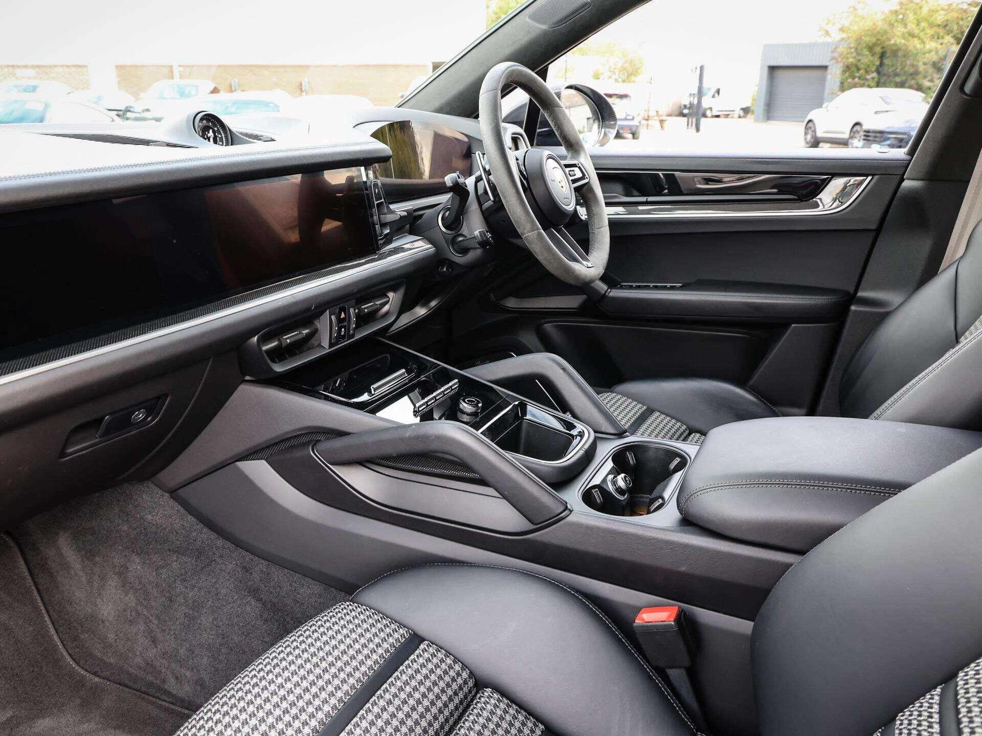 Porsche Cayenne view 5
