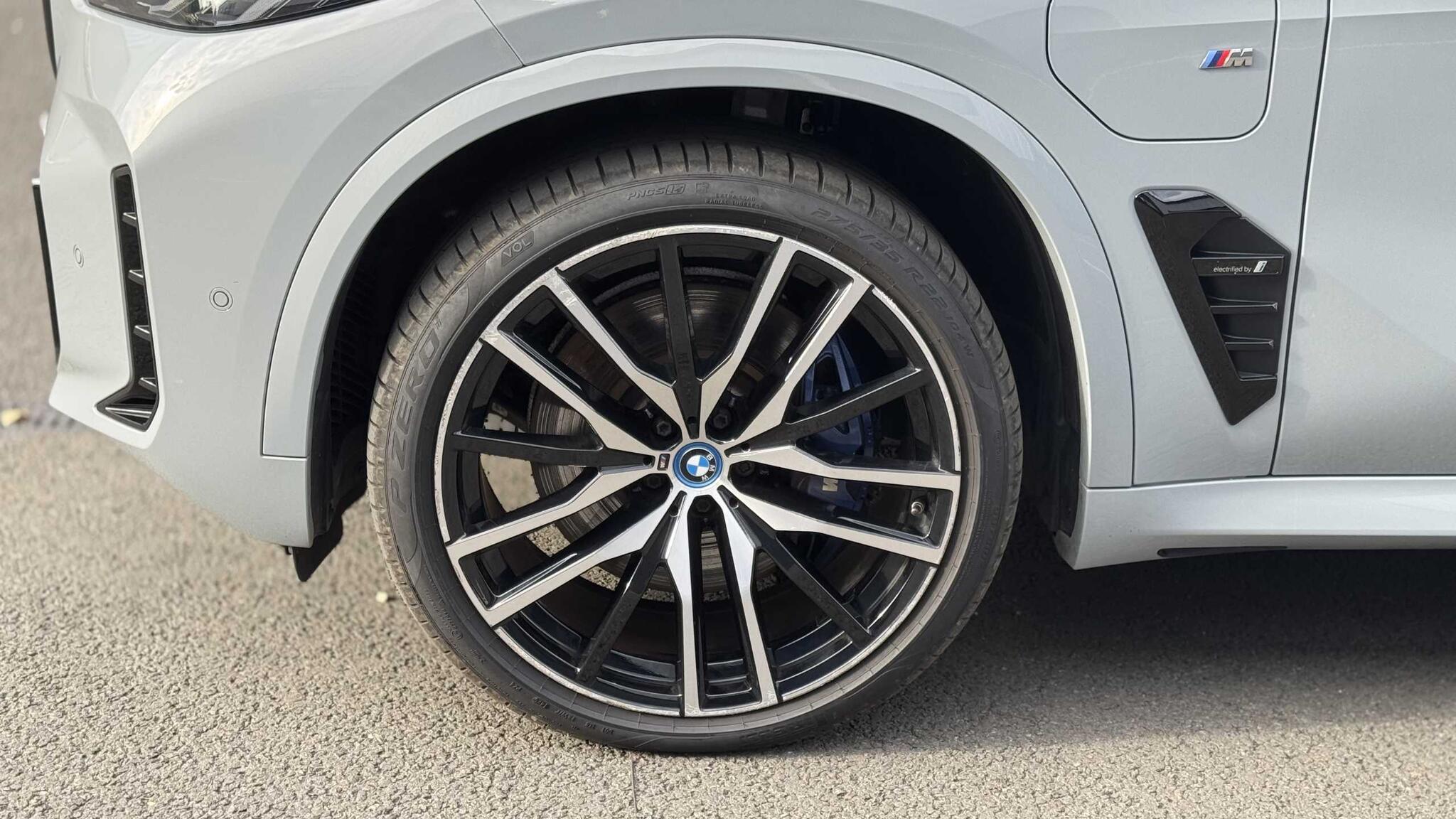 BMW X5 view 4