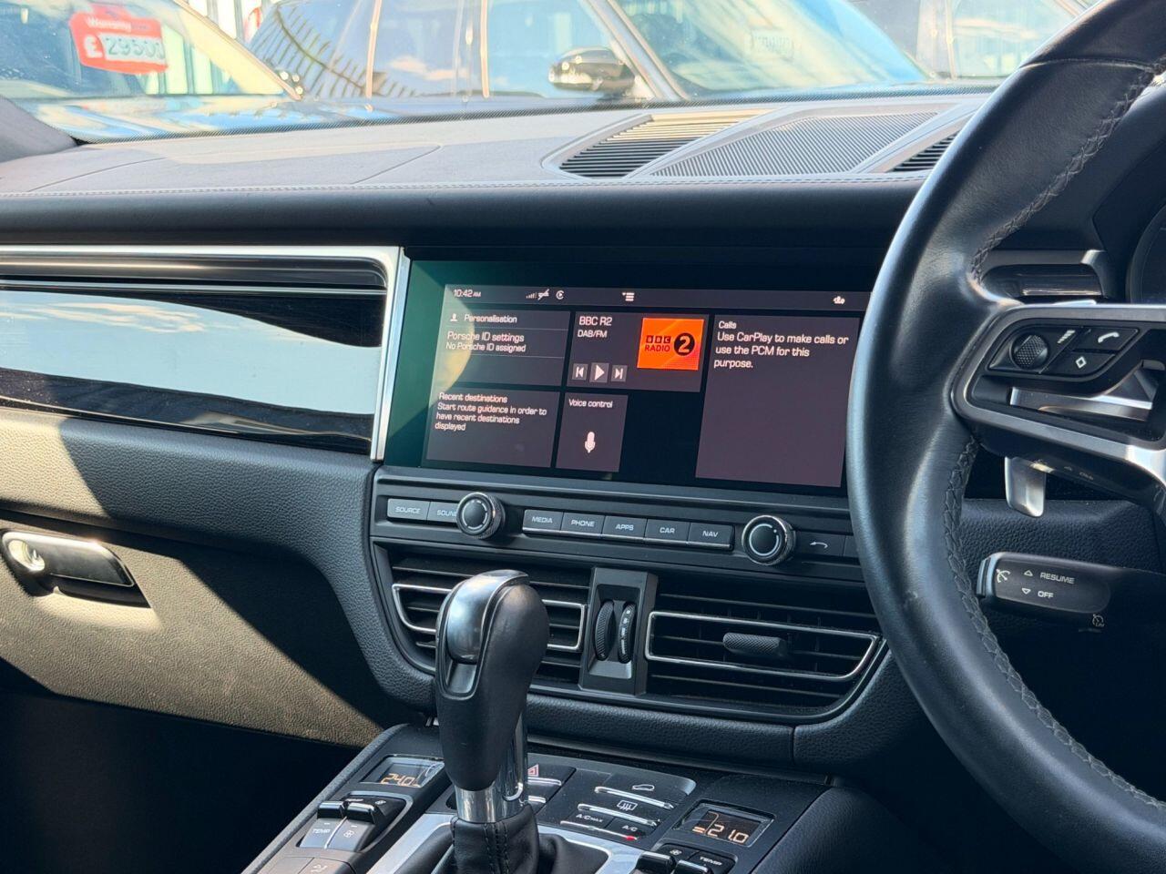 Porsche Macan view 29