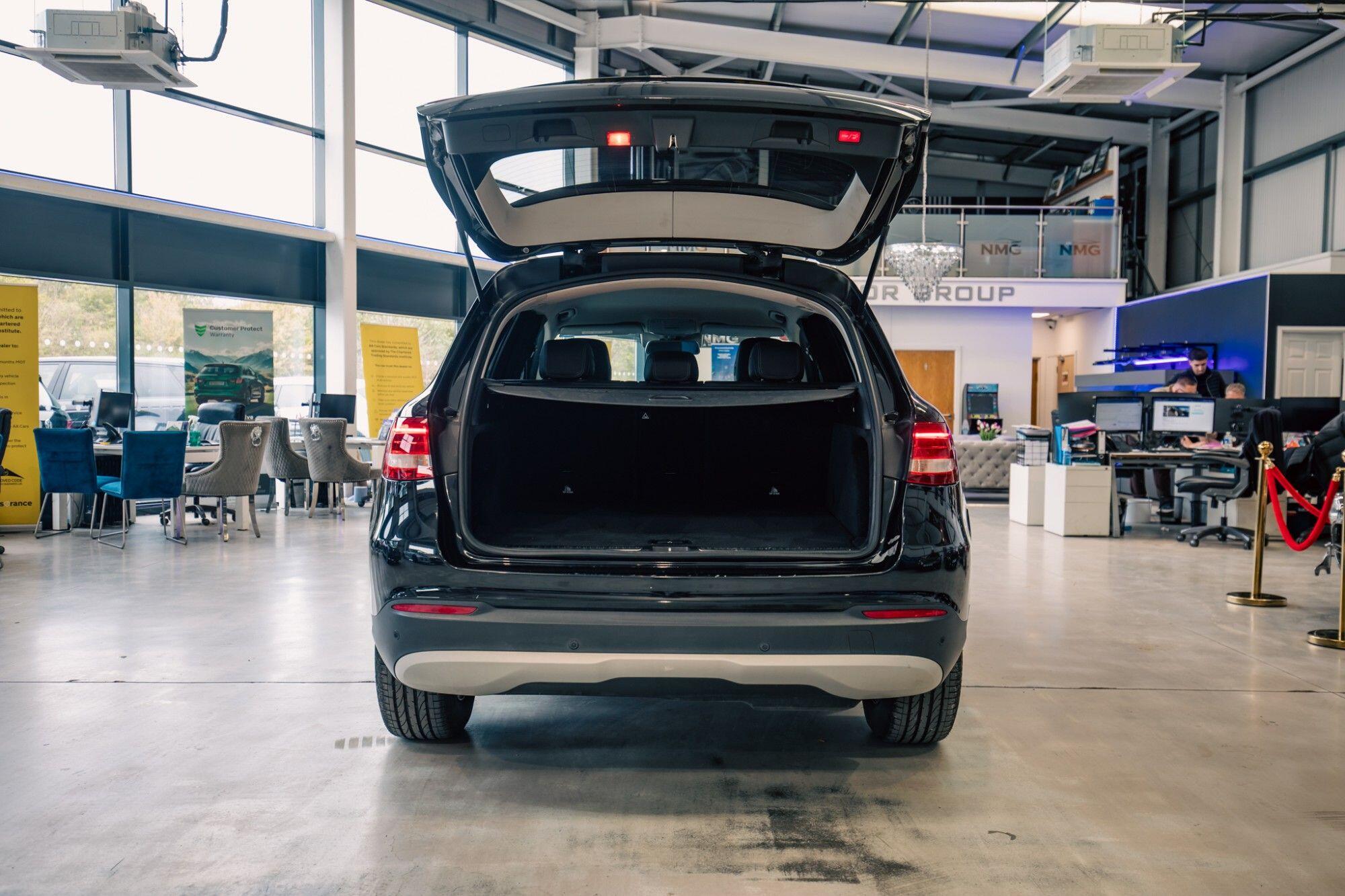 Mercedes-Benz GLC view 28