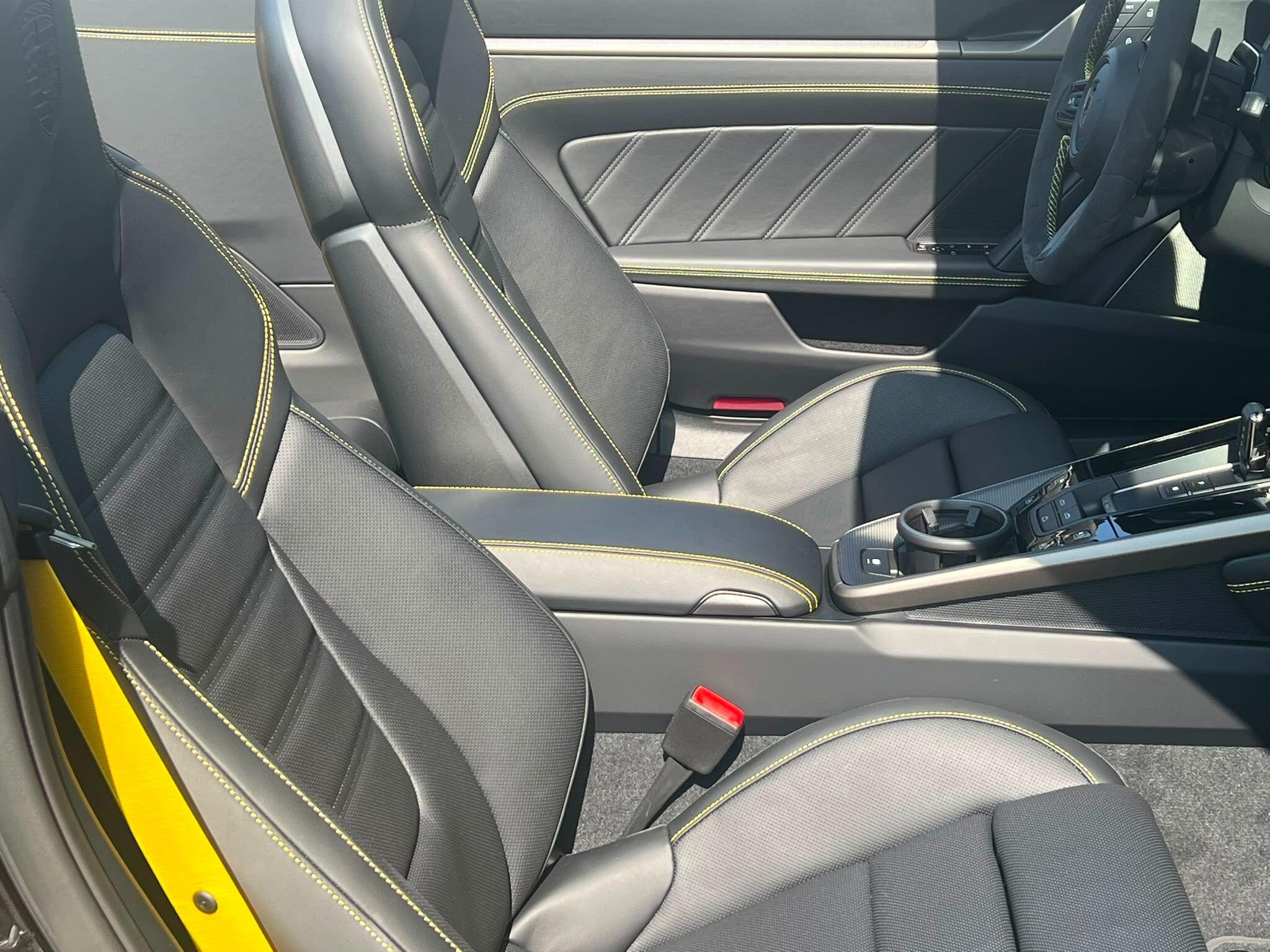 Porsche 911 view 11