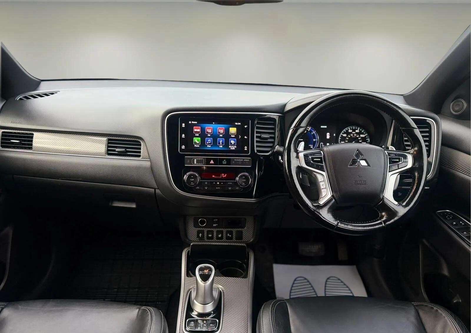 Mitsubishi Outlander view 29