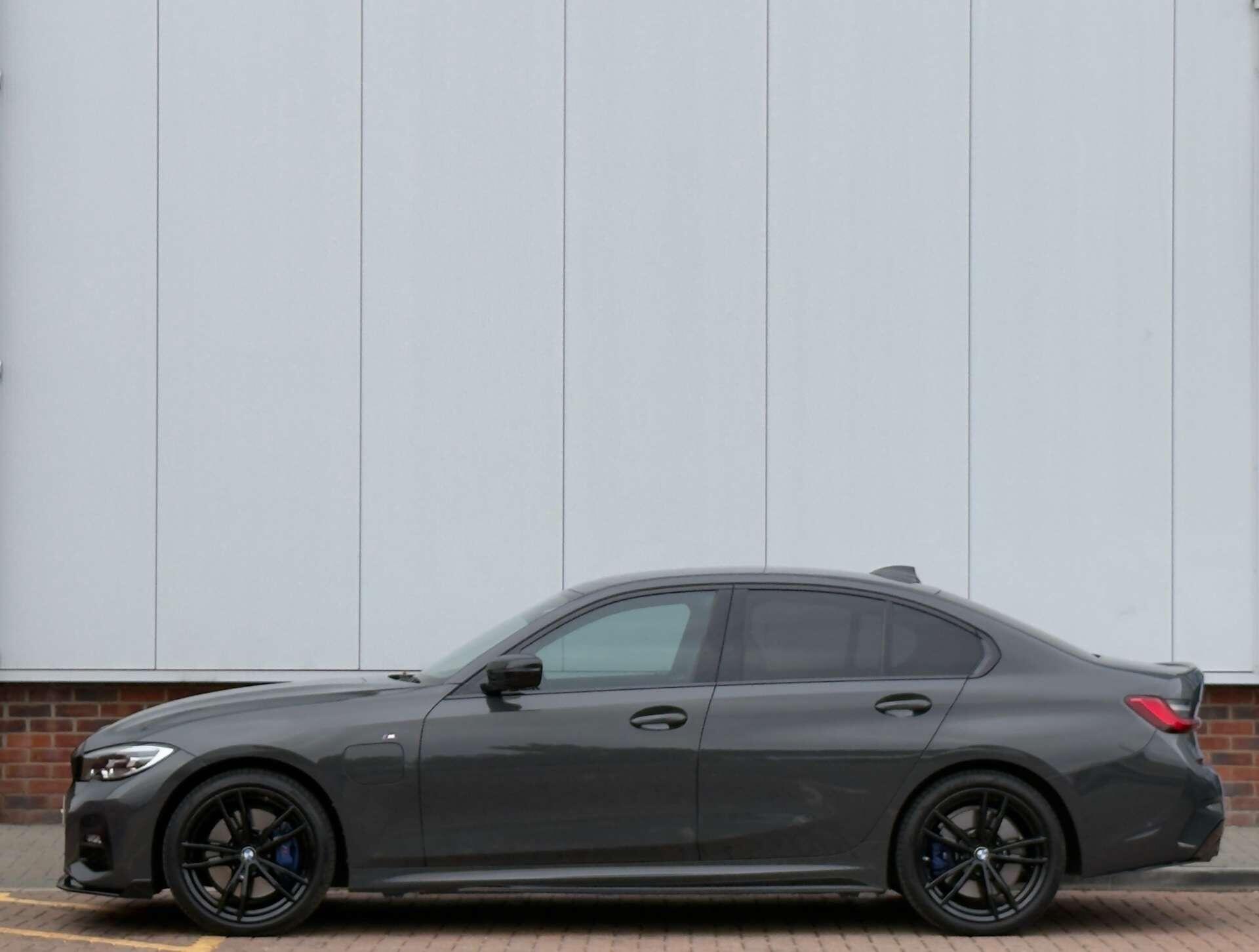 BMW 3 Series view 8