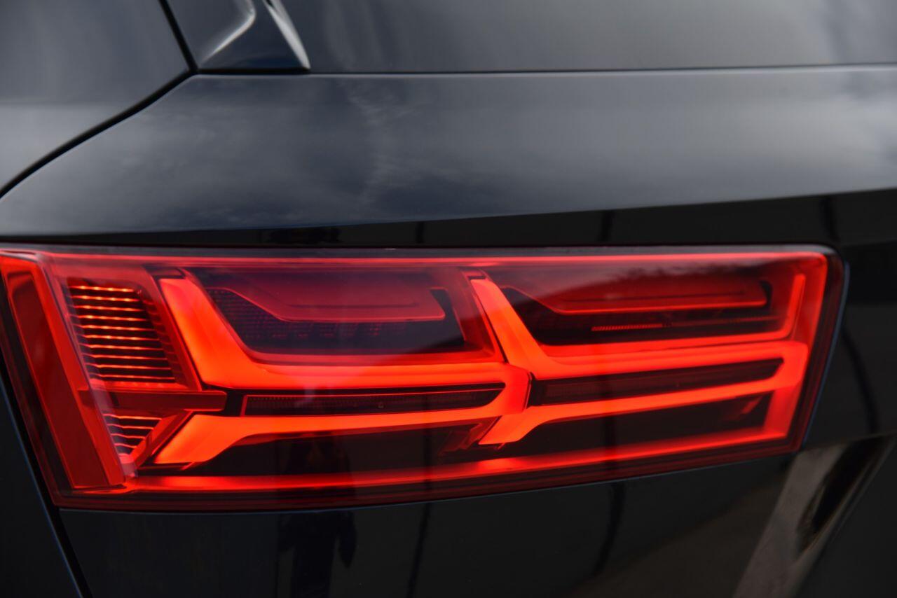 Audi Q7 view 18
