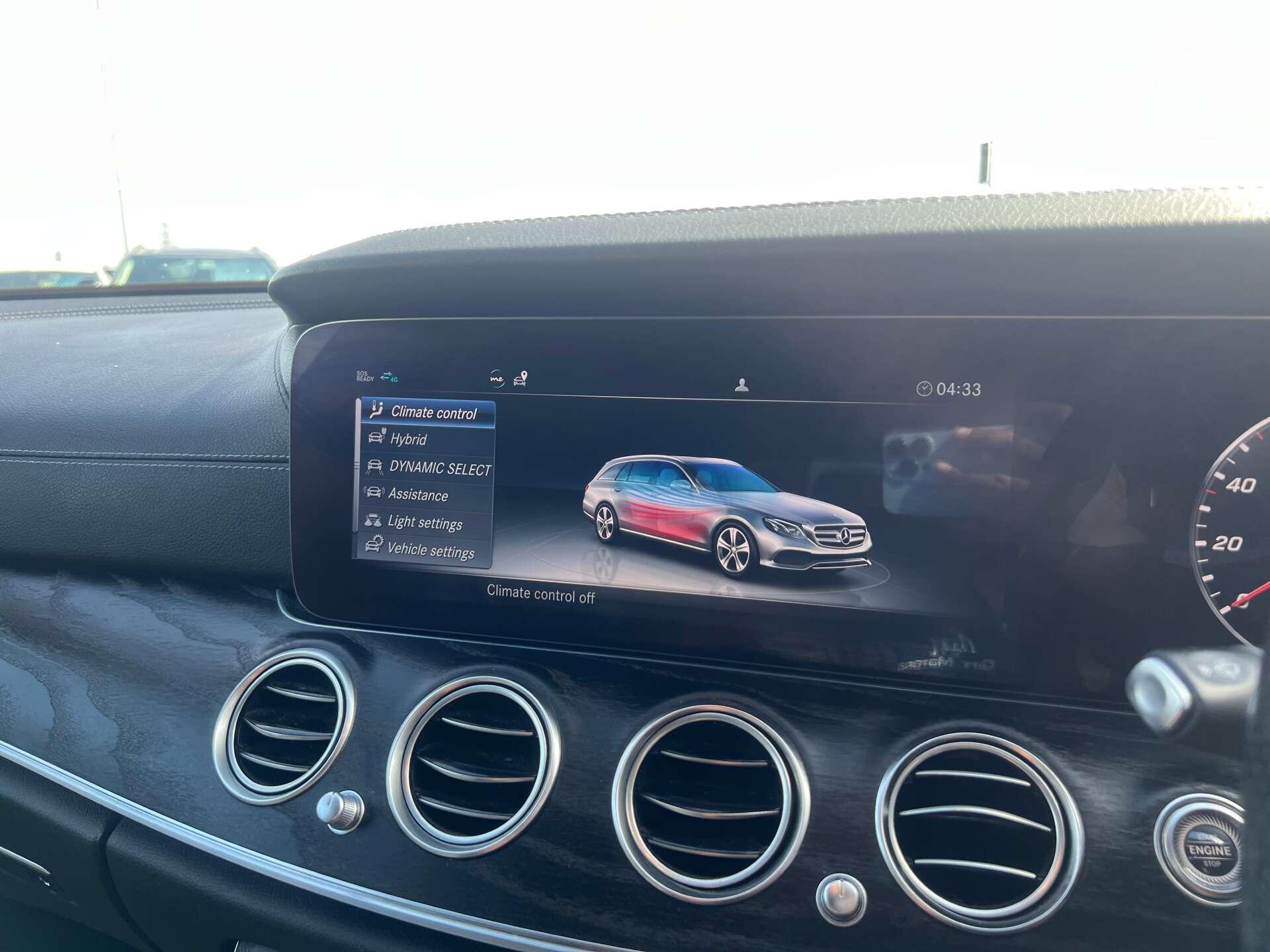 Mercedes-Benz E-Class view 32