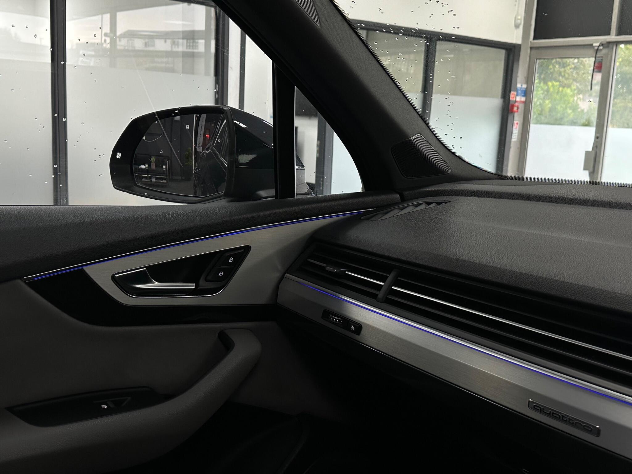 Audi Q7 view 34