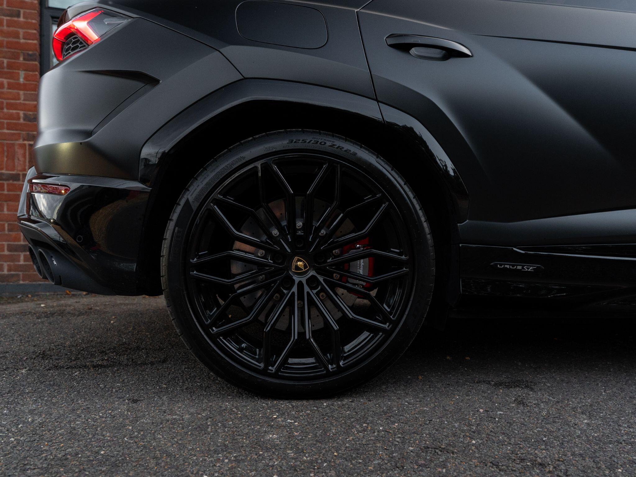 Lamborghini Urus view 30