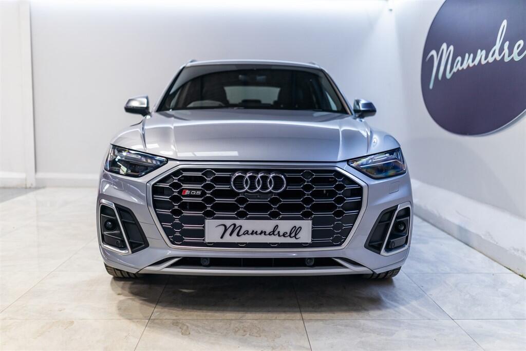 Audi SQ5 view 5