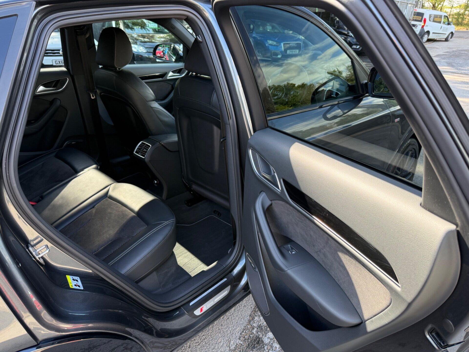 Audi Q3 view 29