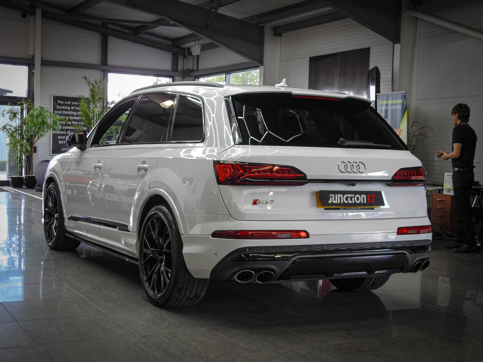 Audi SQ7 view 12