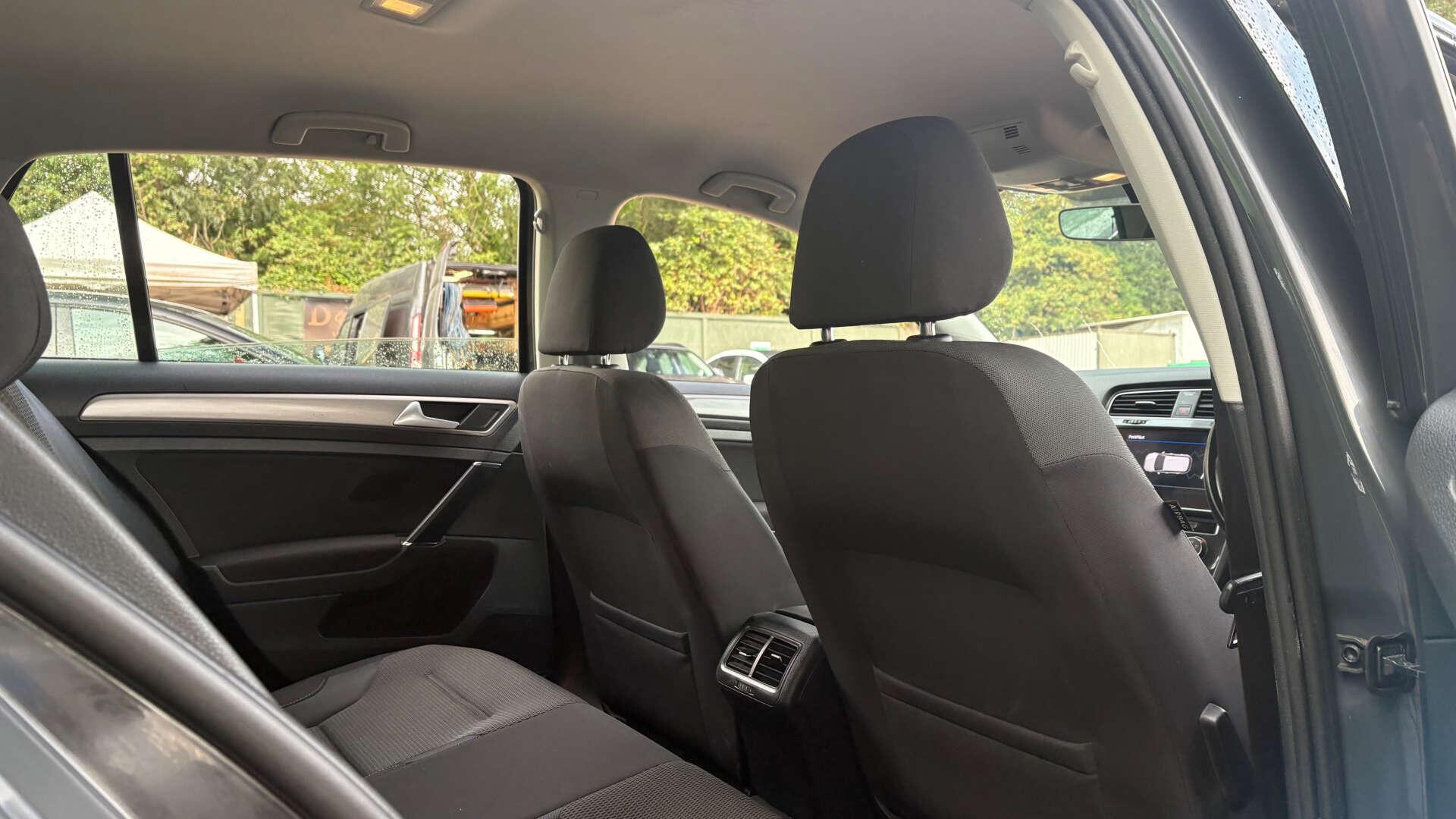 Volkswagen Golf view 8