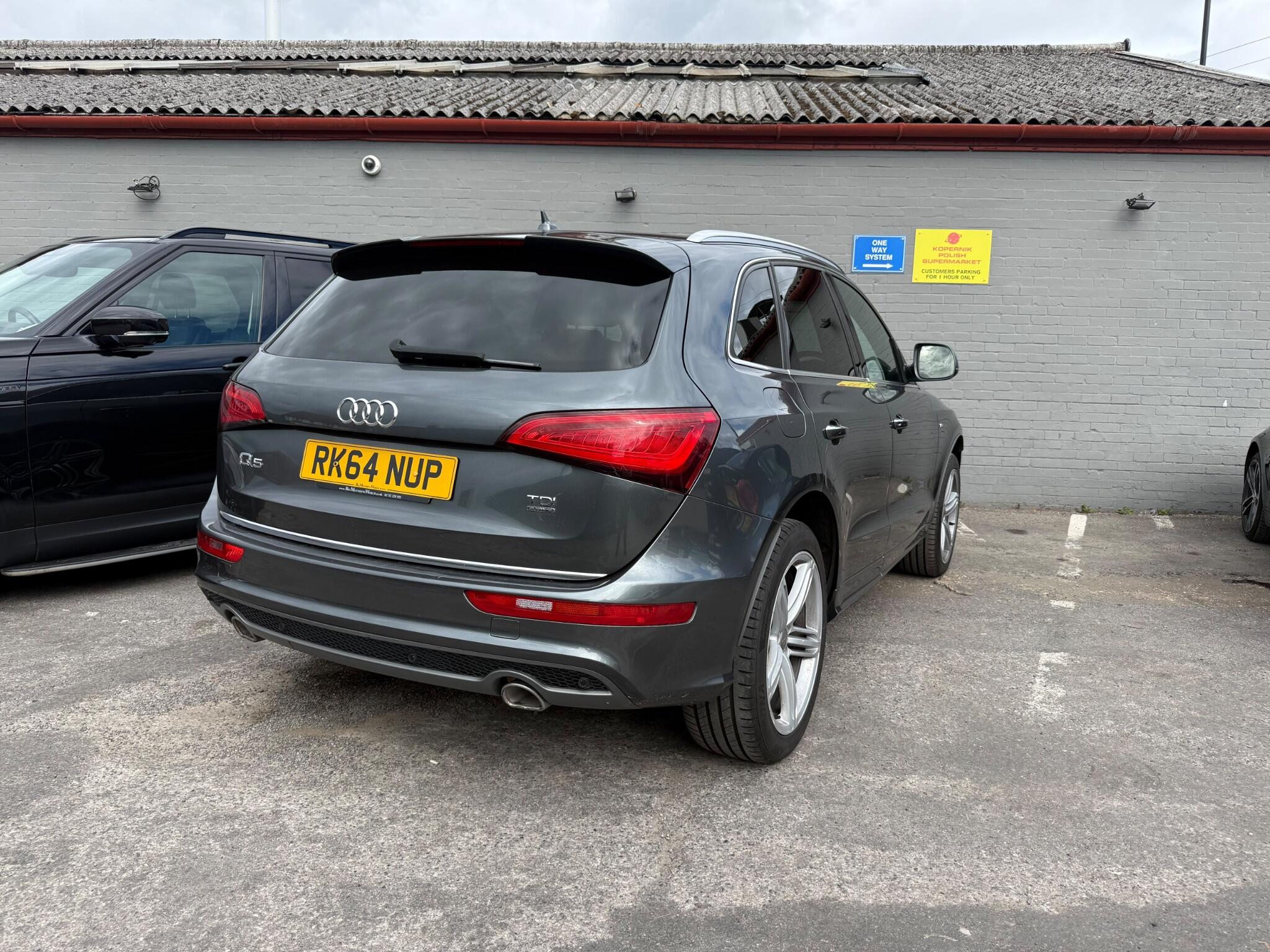 Audi Q5 view 4