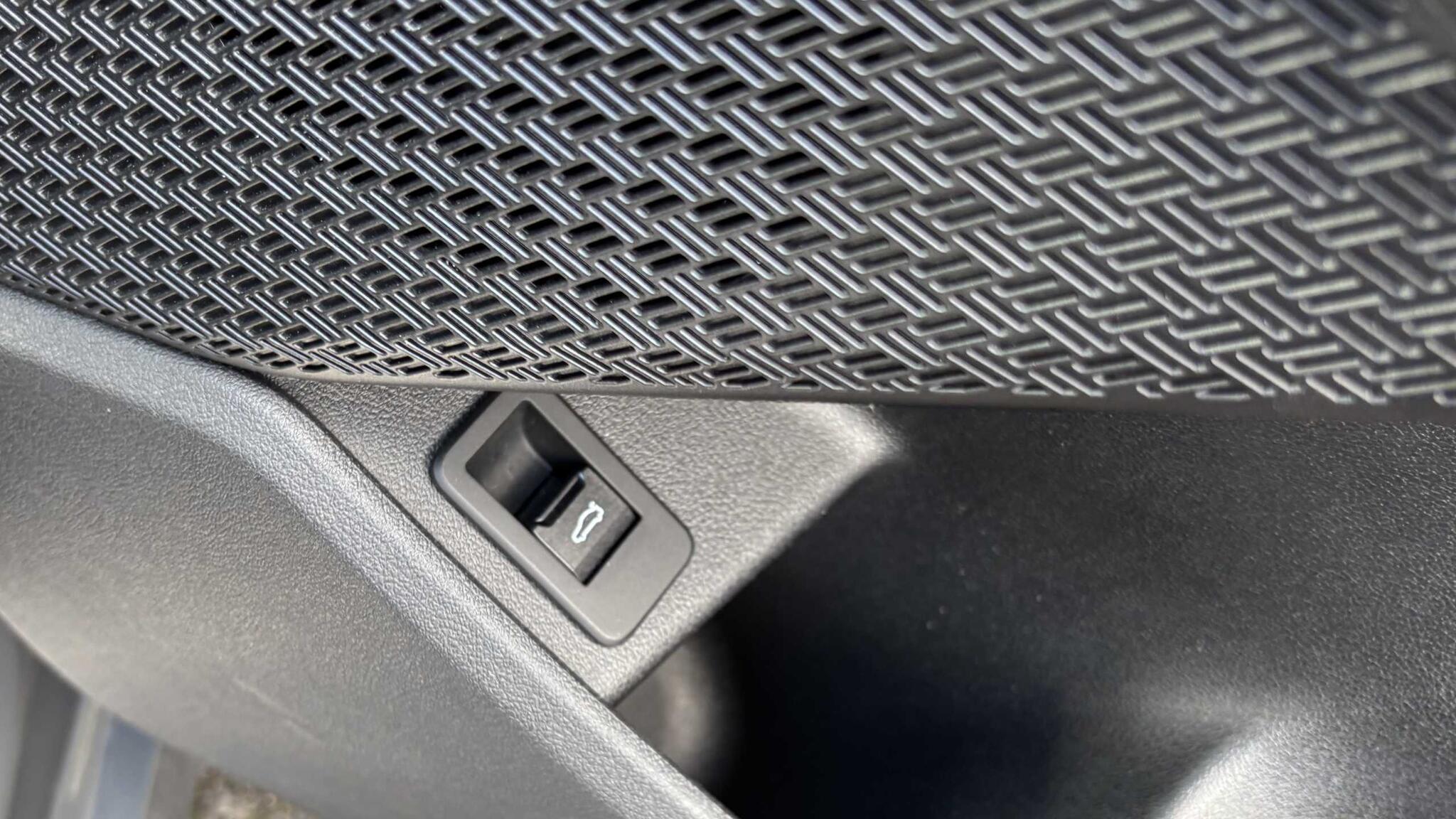 BMW 2 Series view 30
