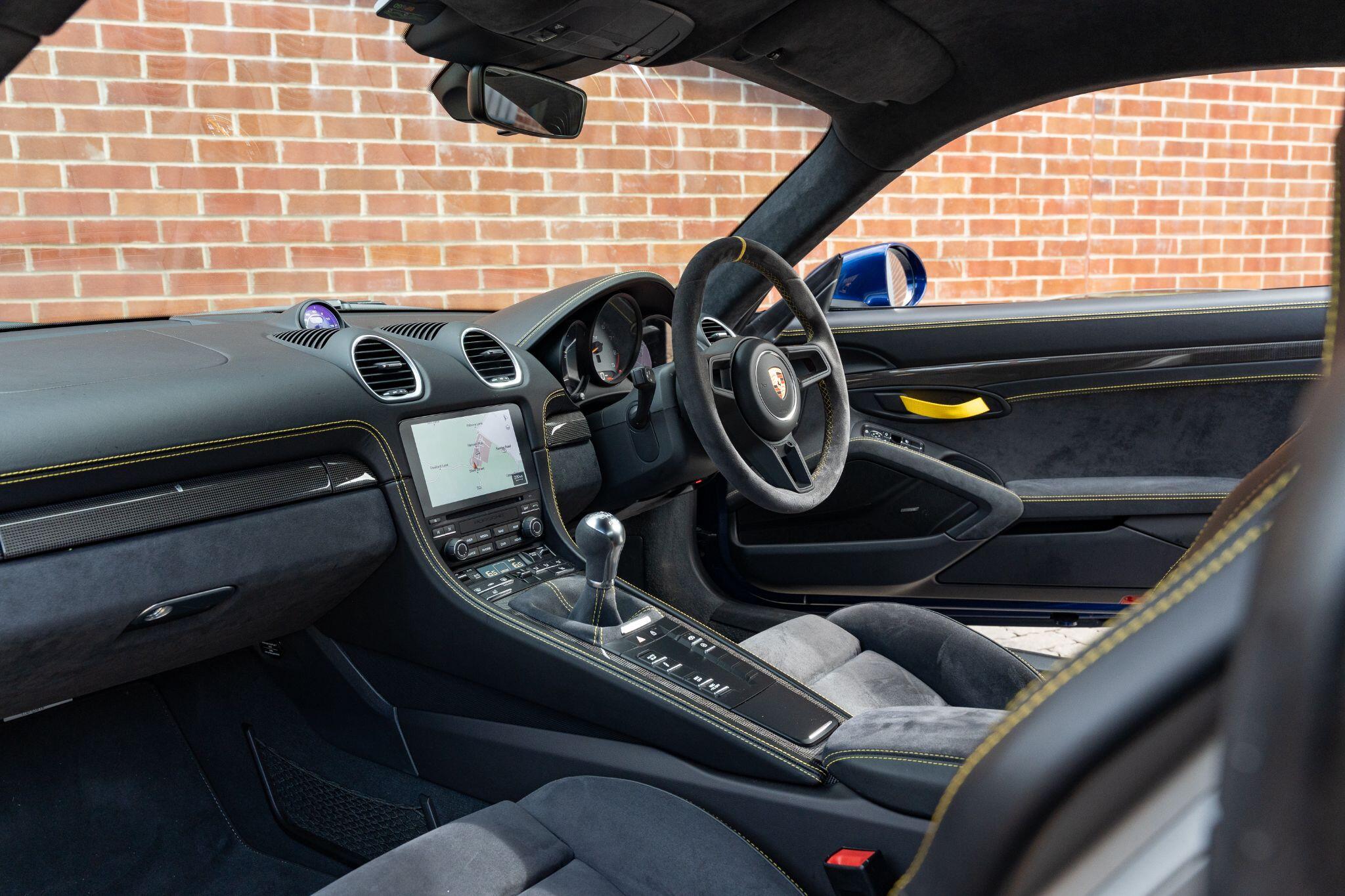 Porsche Cayman view 12
