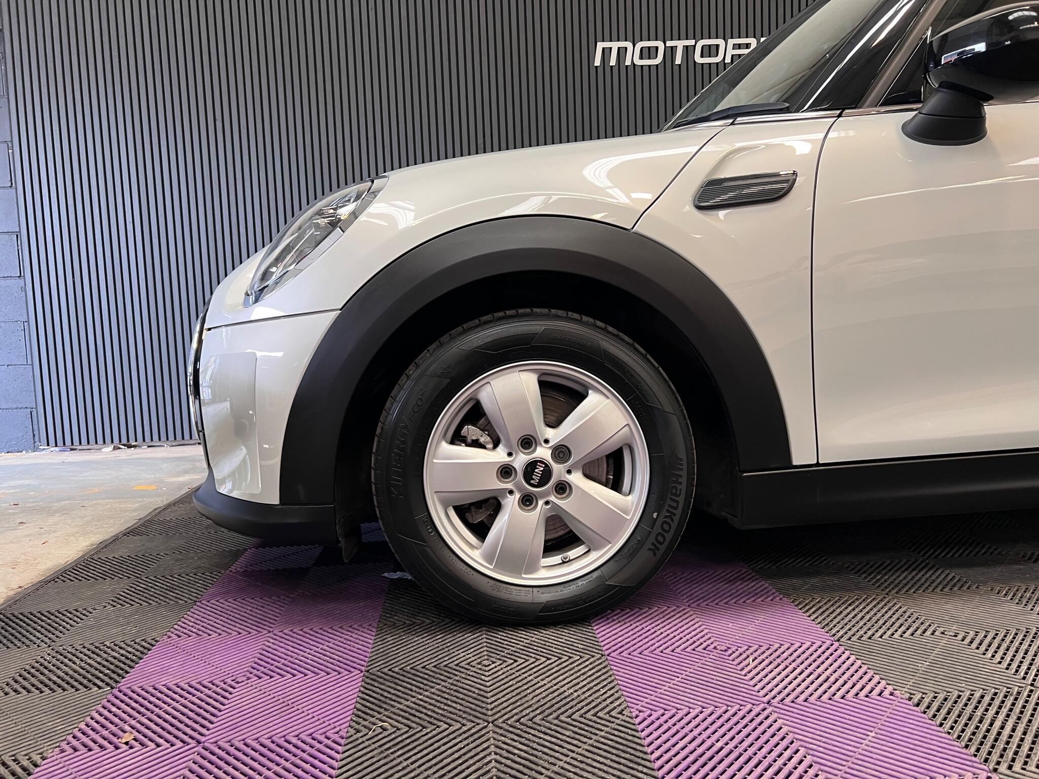 Mini Hatch view 42