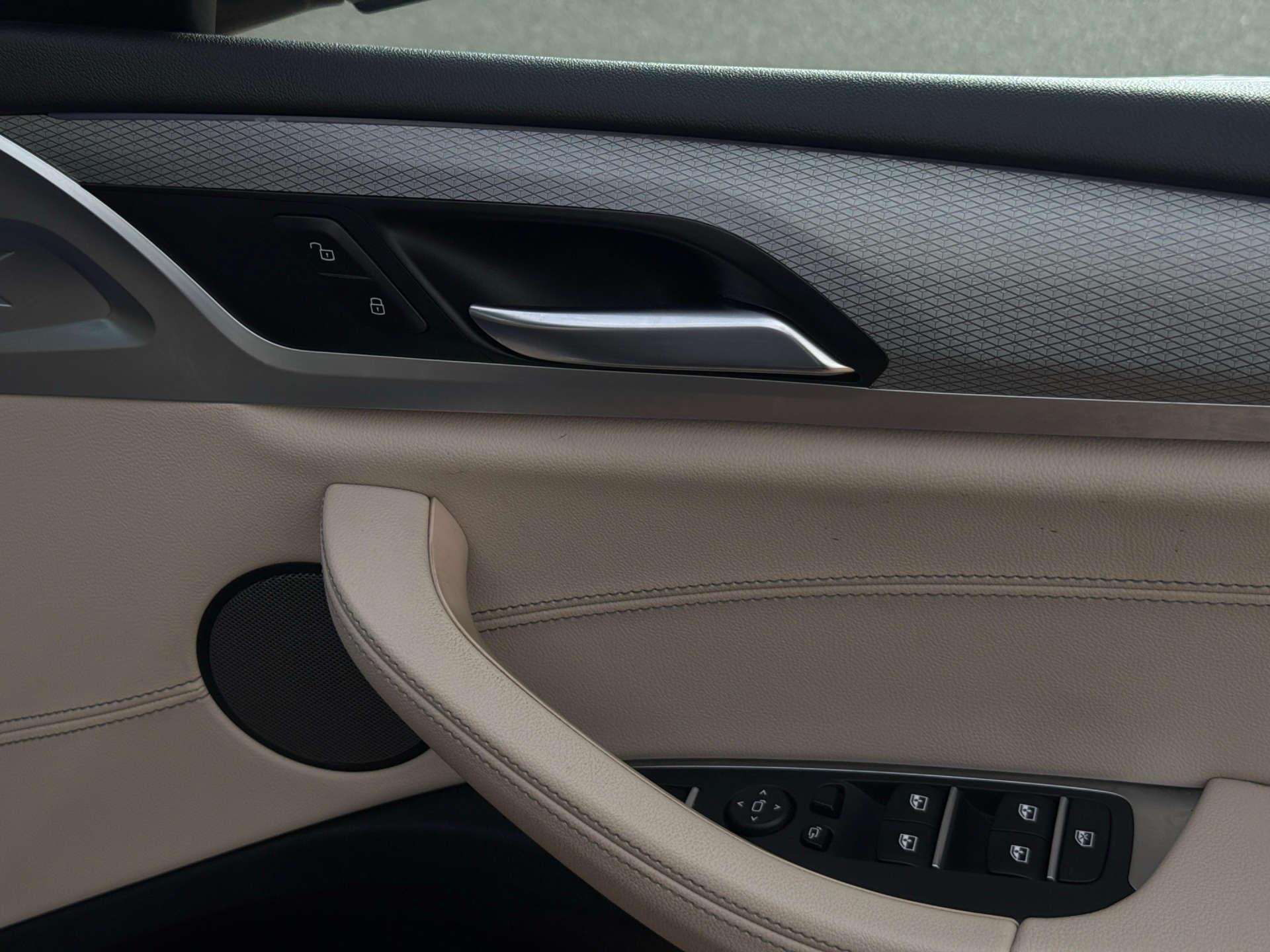 BMW X4 view 21
