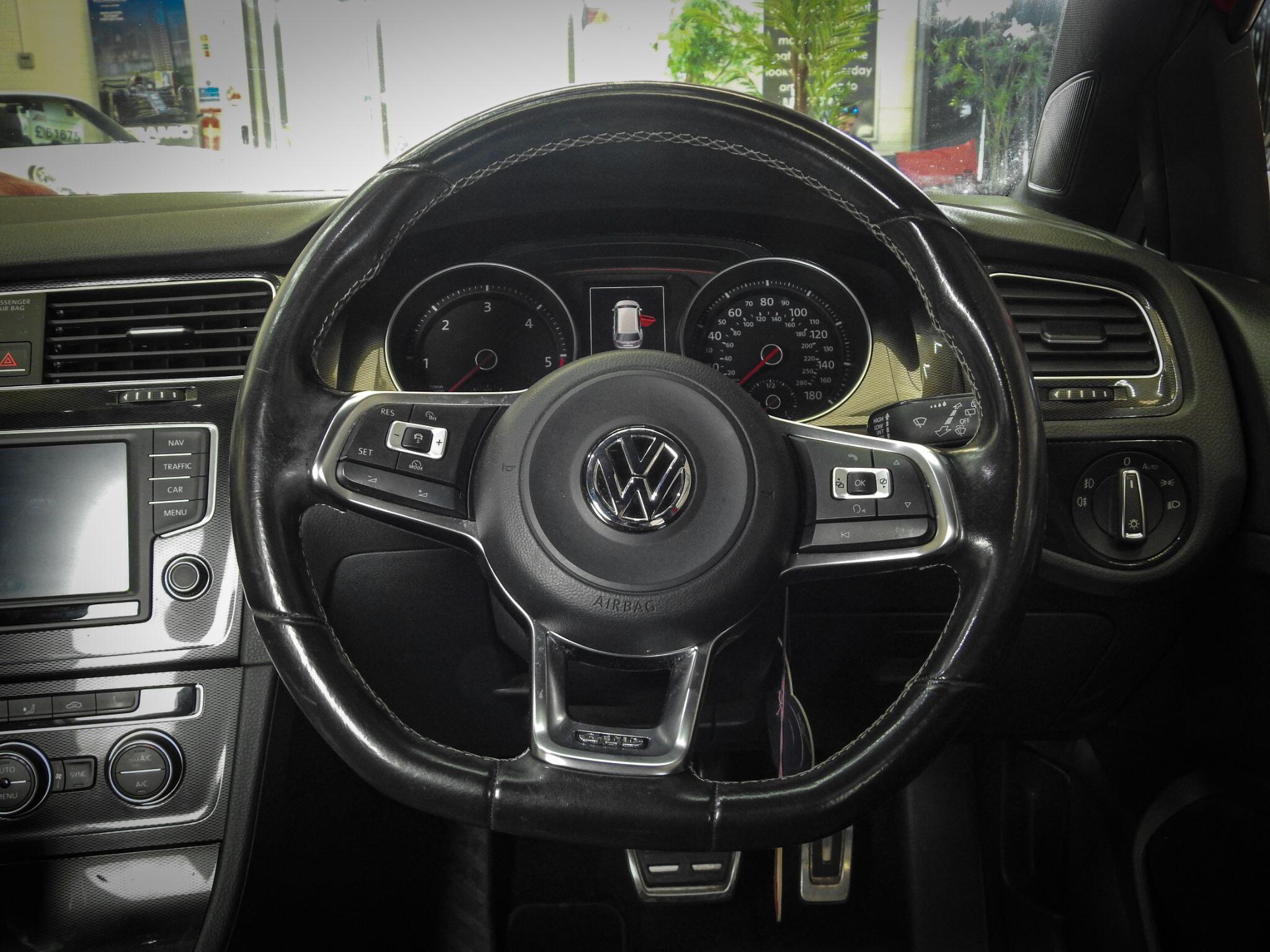 Volkswagen Golf view 26