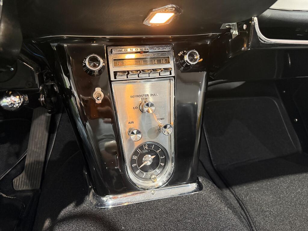 Chevrolet Corvette view 49