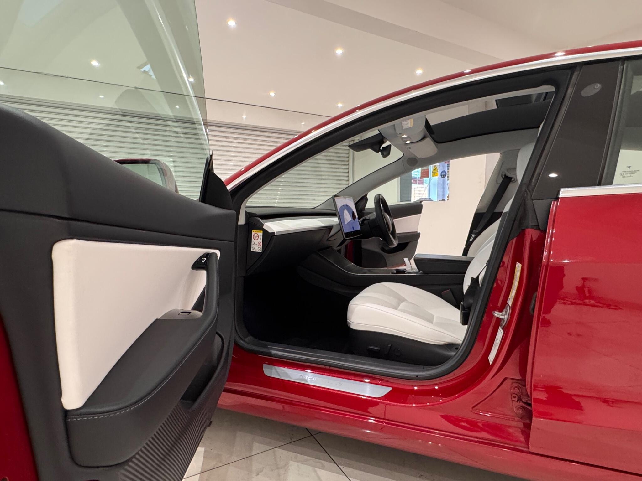 Tesla Model 3 view 13