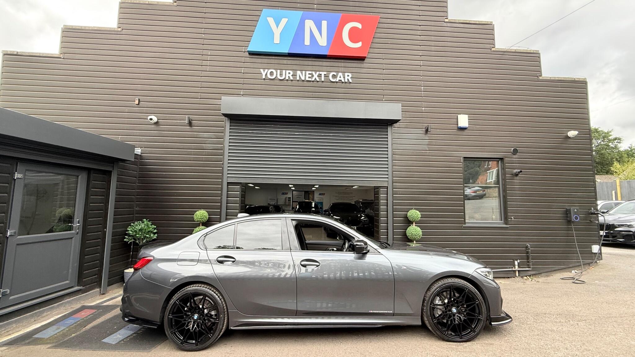 BMW 3 Series view 4