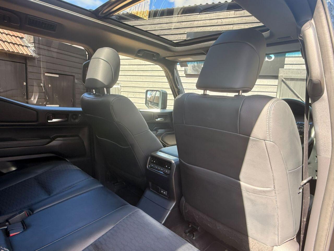 Toyota Land Cruiser view 16