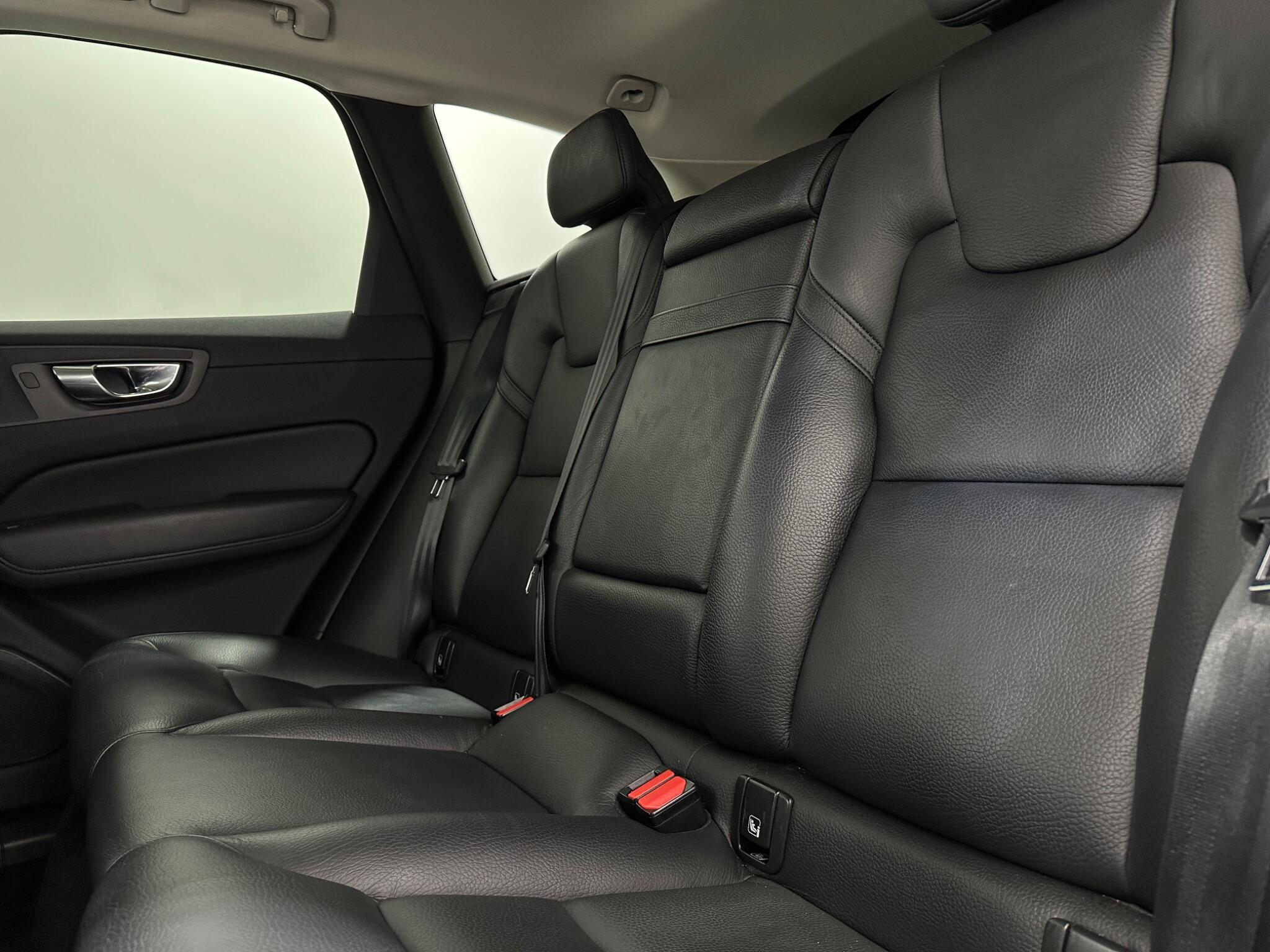 Volvo XC60 view 39