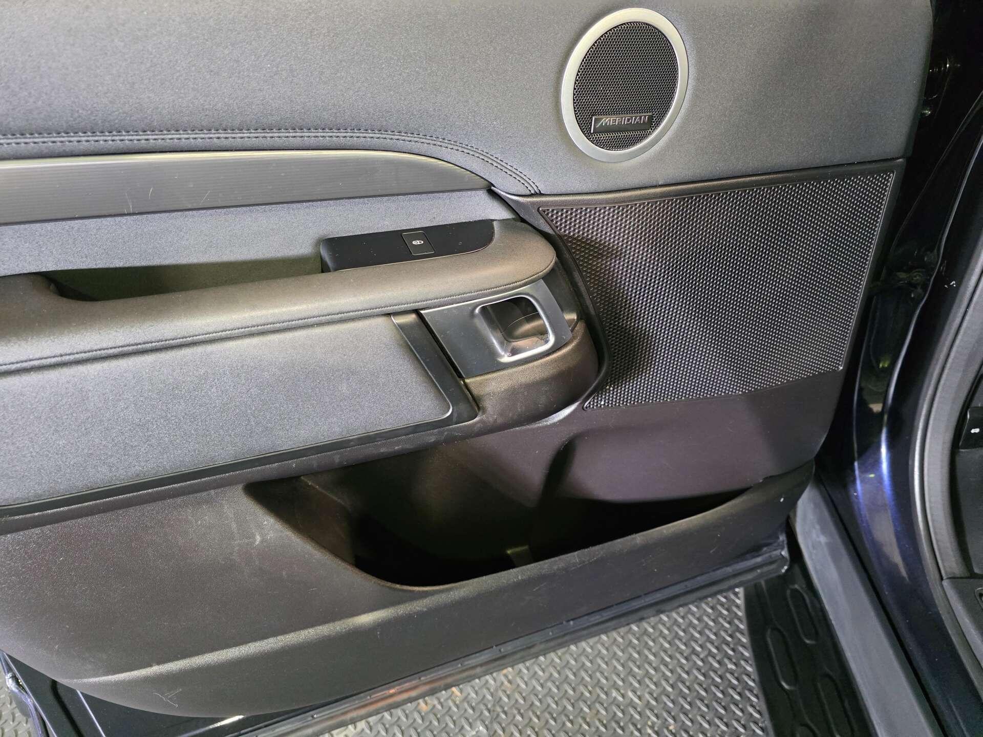 Land Rover Discovery view 80