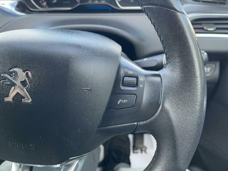 2013 Peugeot 208 image 47