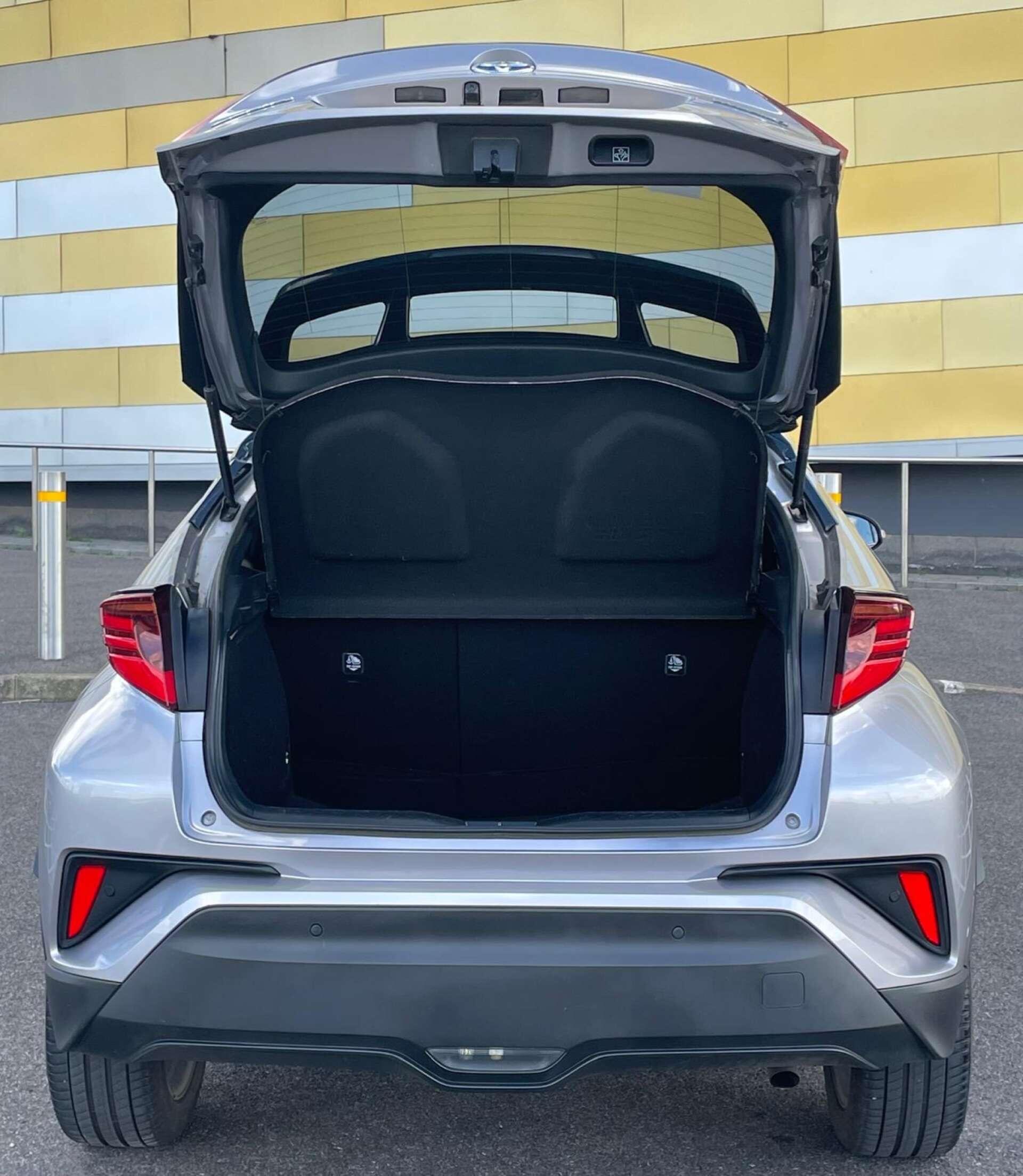 Toyota C-HR view 44