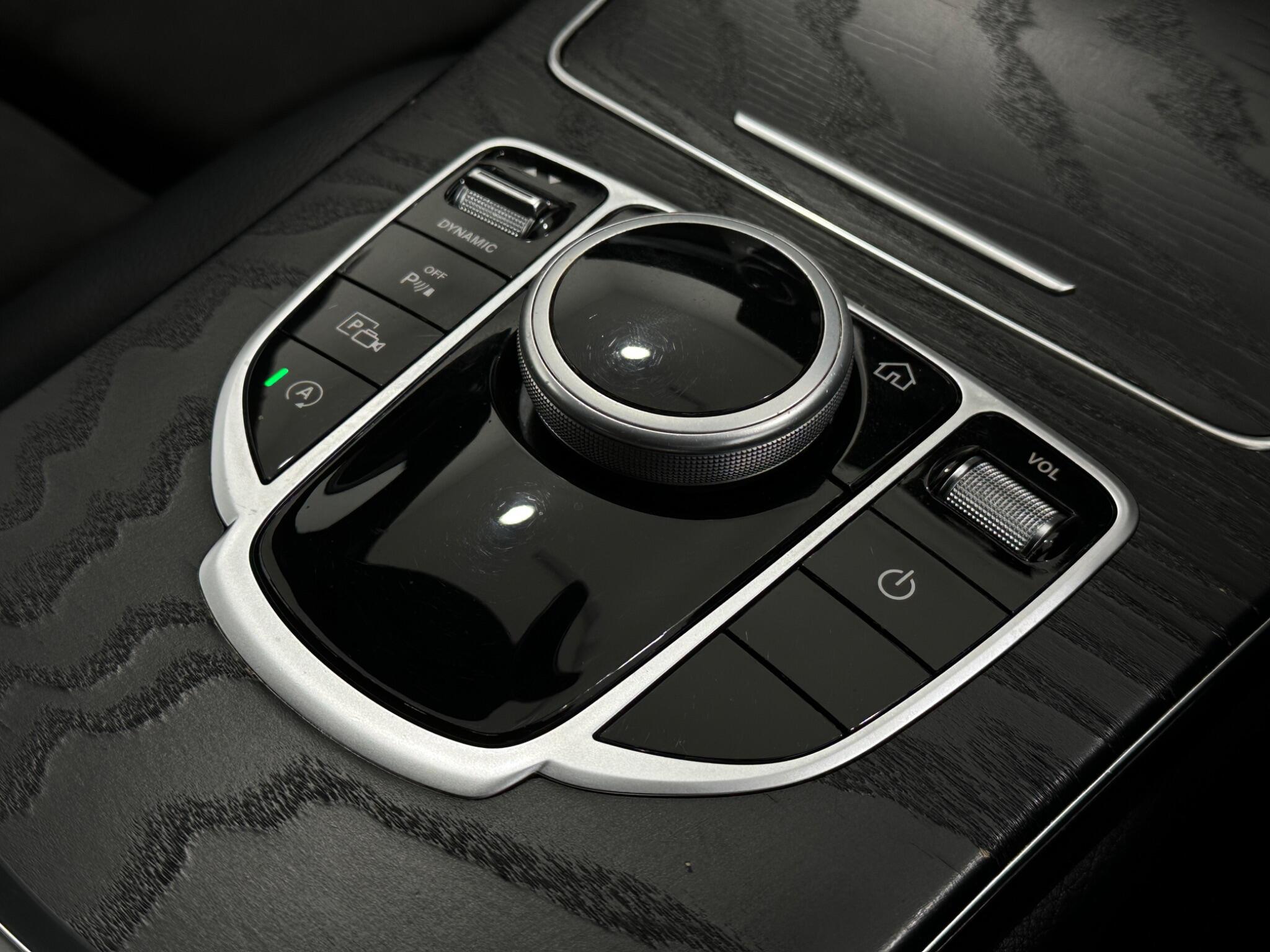 Mercedes-Benz C Class view 22
