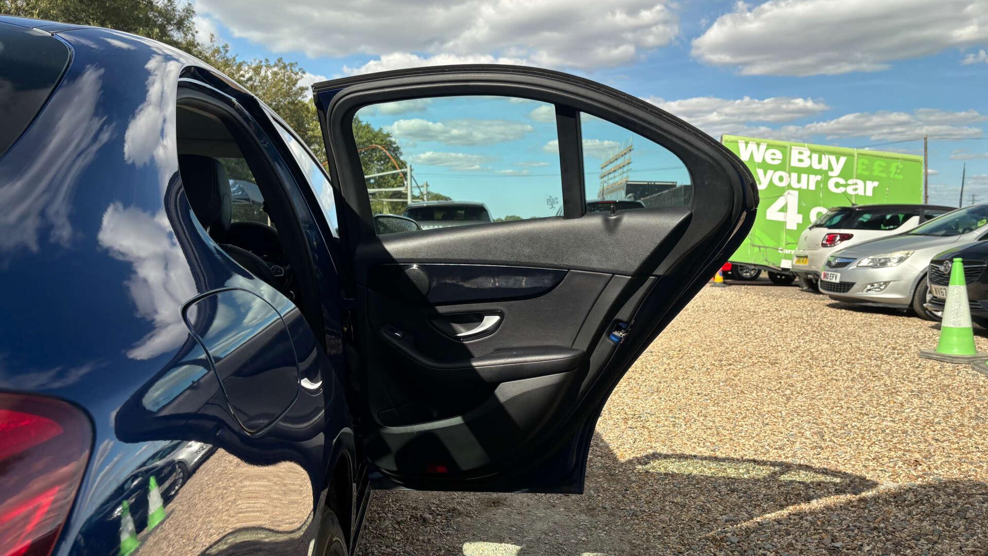 Mercedes-Benz C-Class view 40