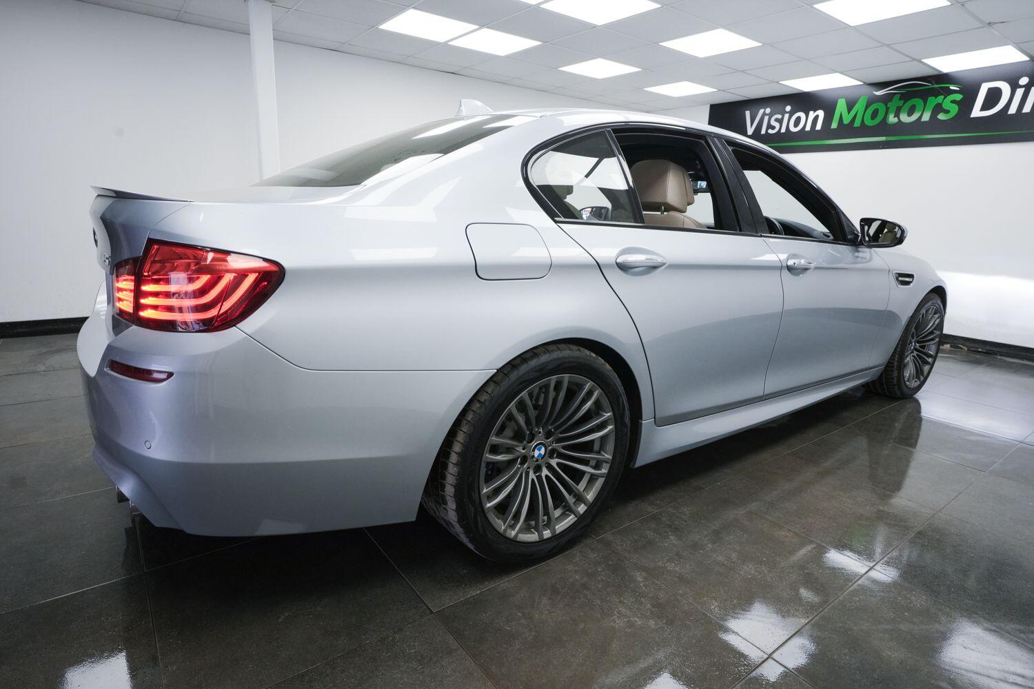 BMW M5 view 4