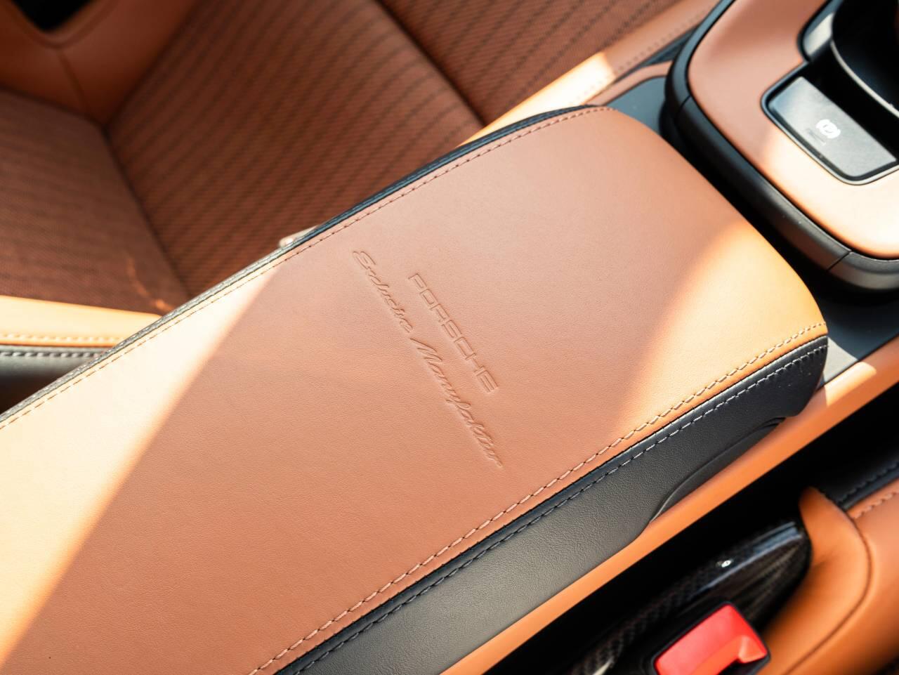 Porsche 911 view 33