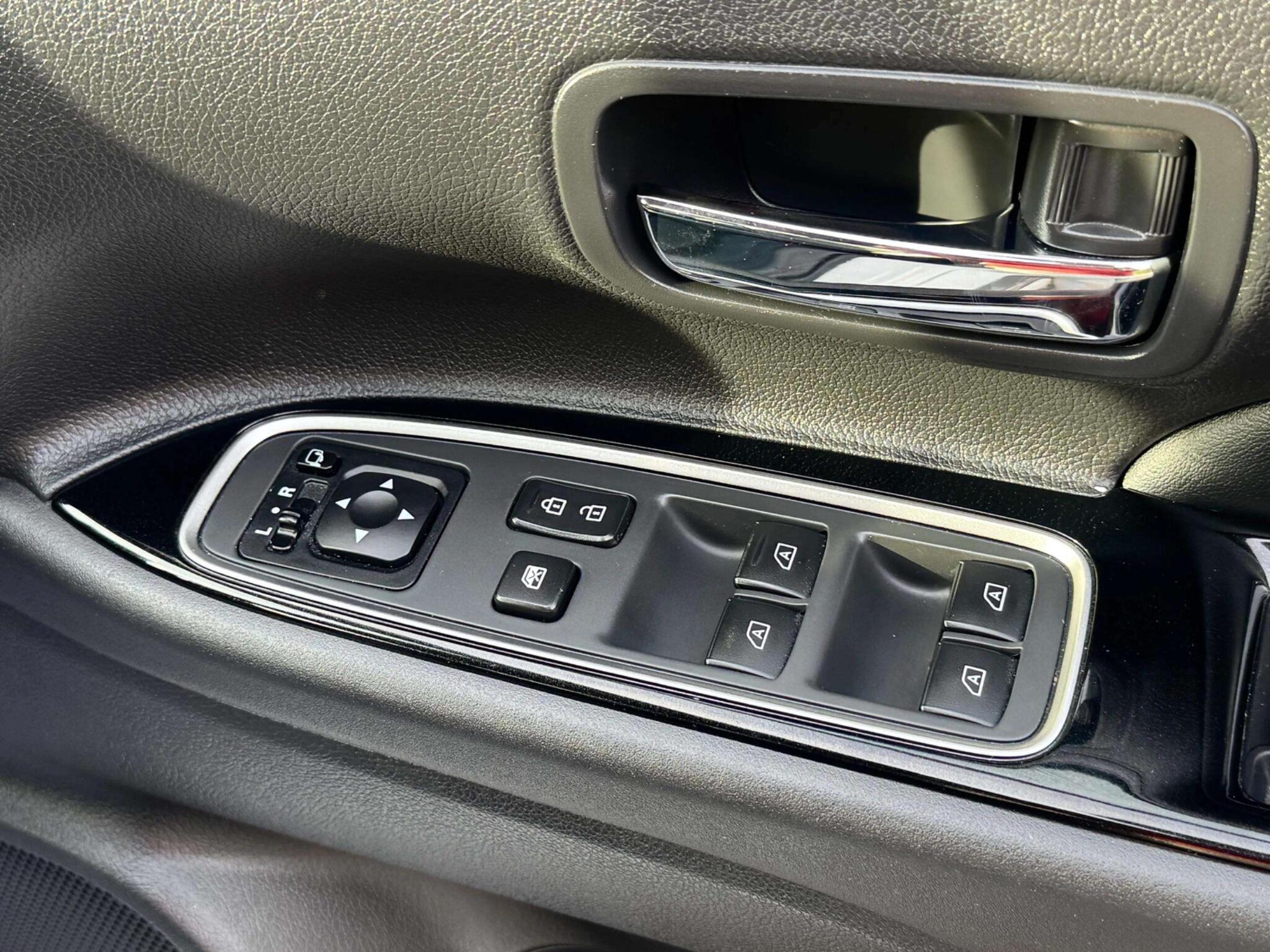 Mitsubishi Outlander view 31