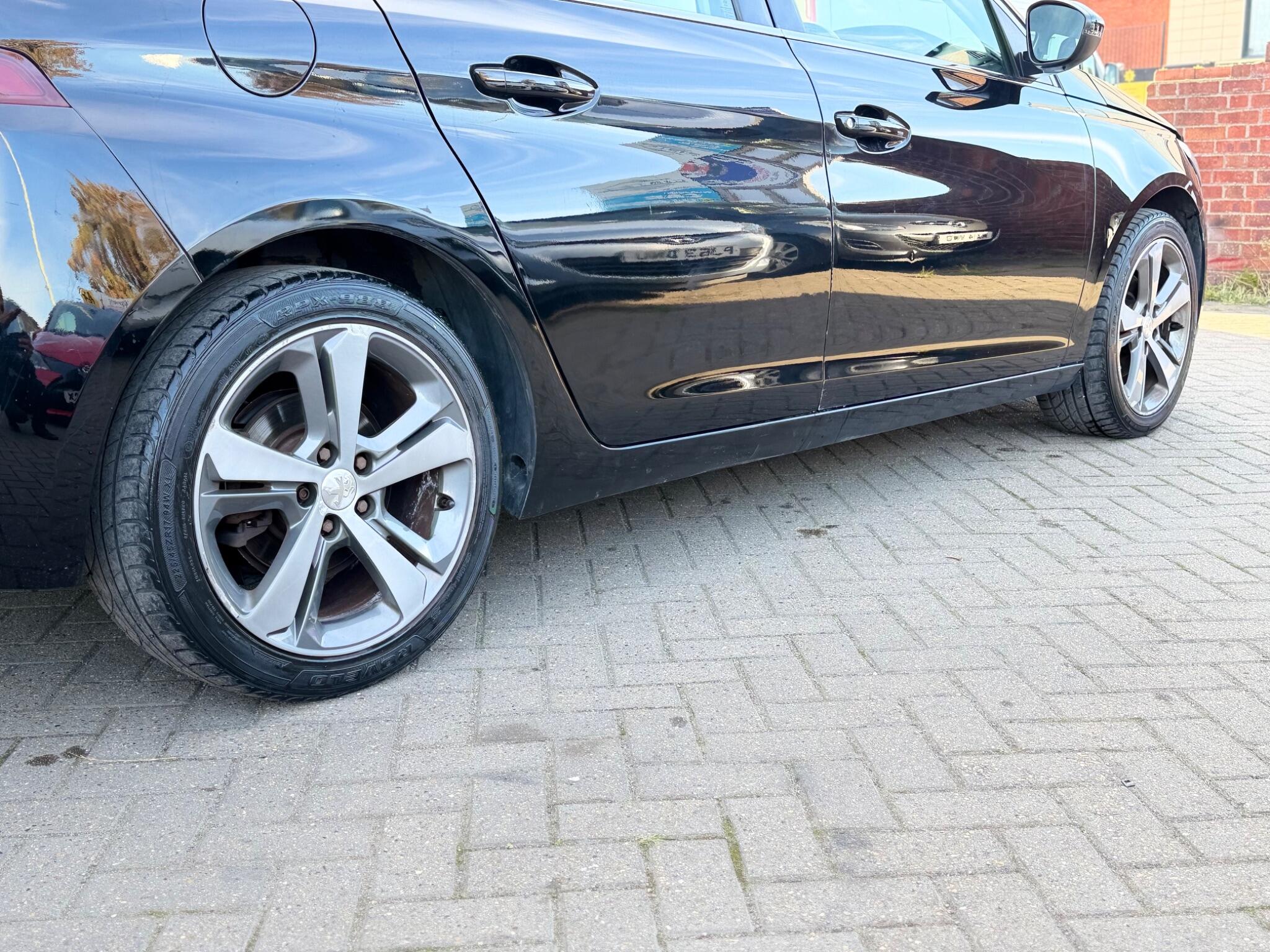 Peugeot 308 view 11