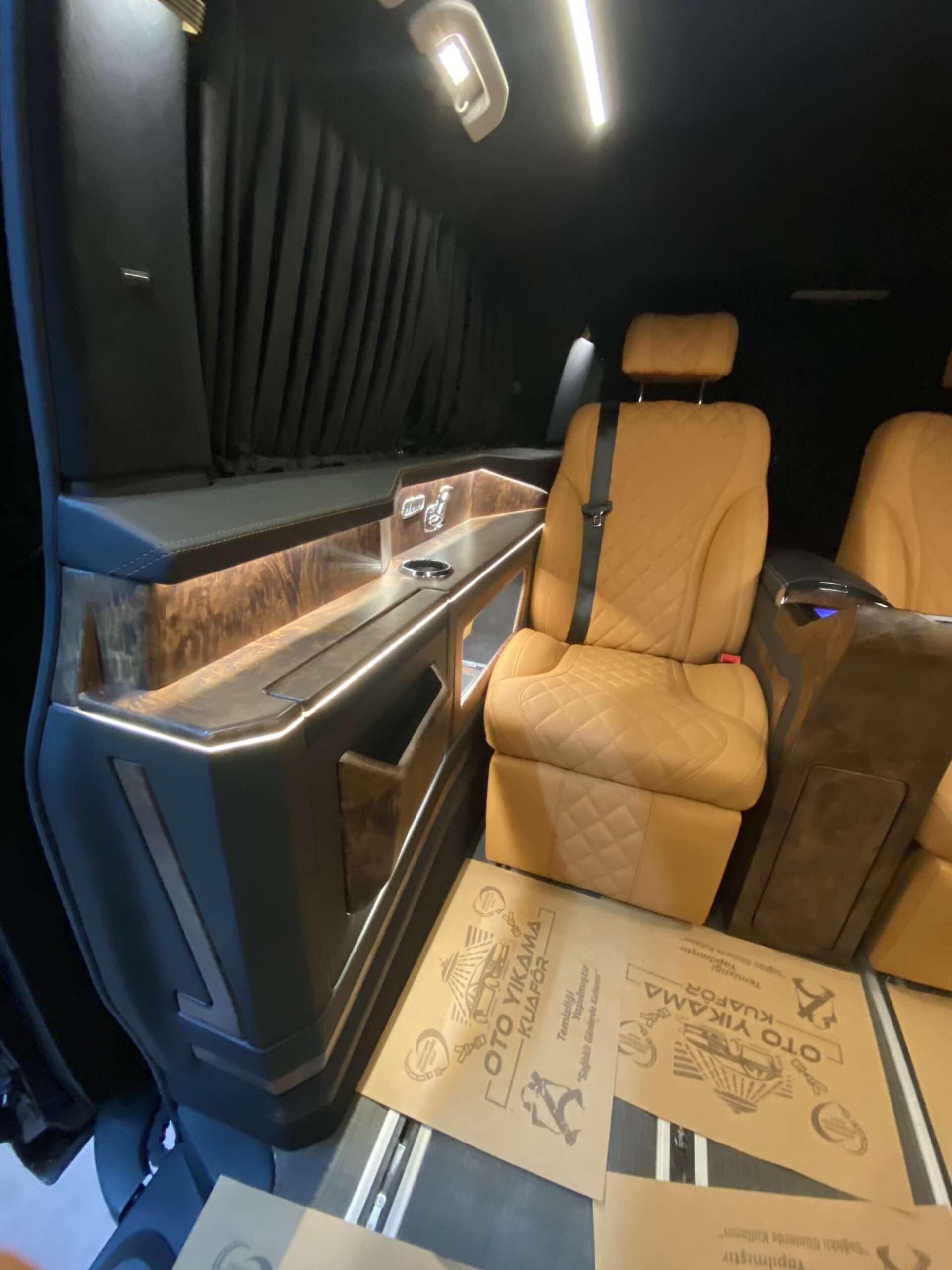 Mercedes-Benz Vito view 2