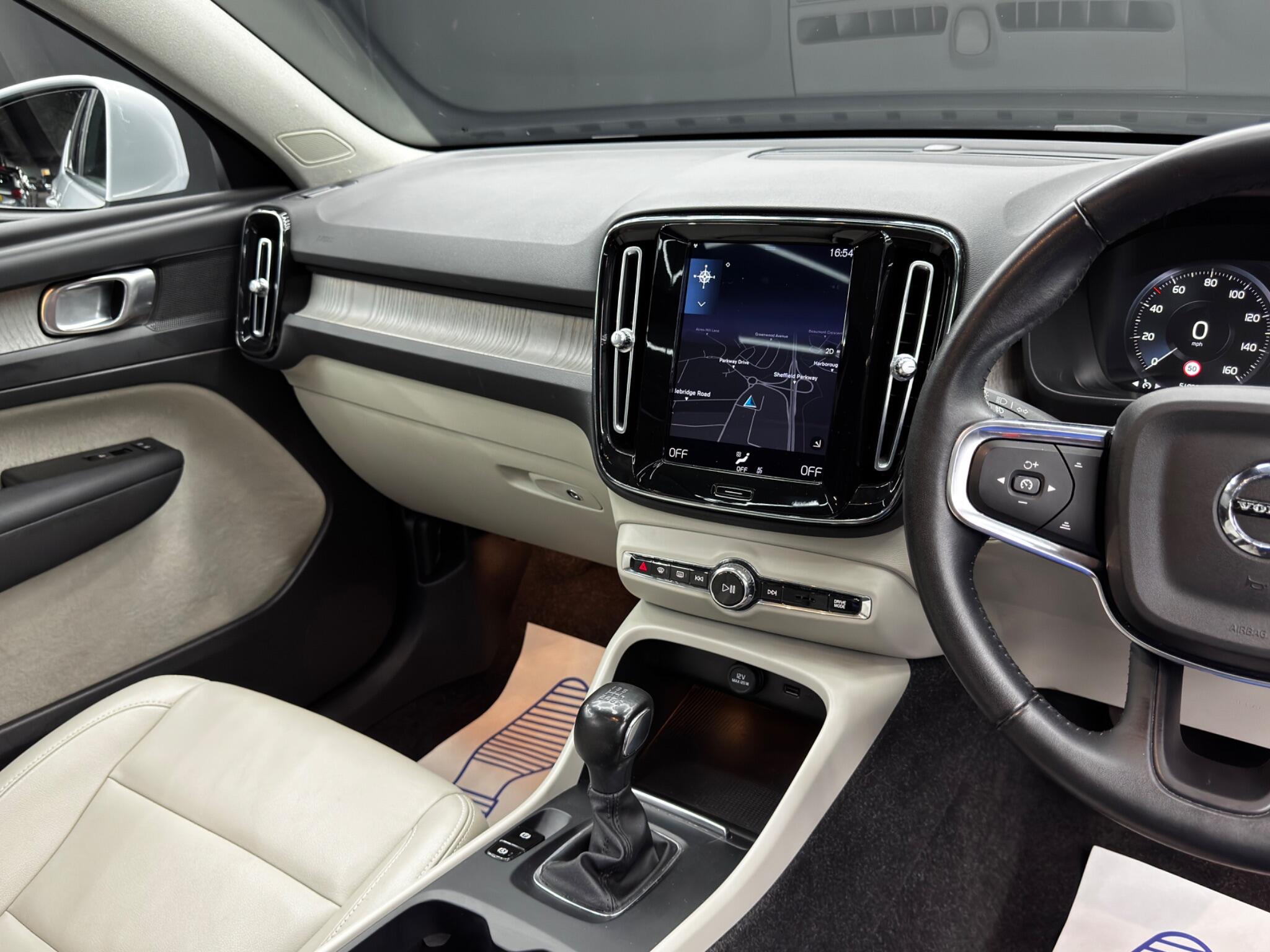 Volvo XC40 view 24