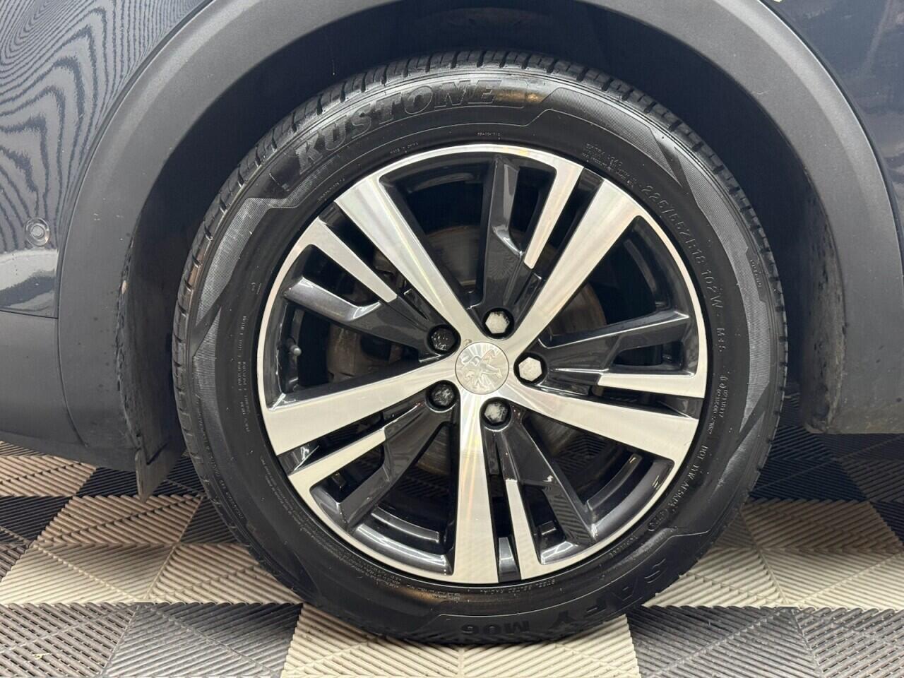 Peugeot 3008 view 4