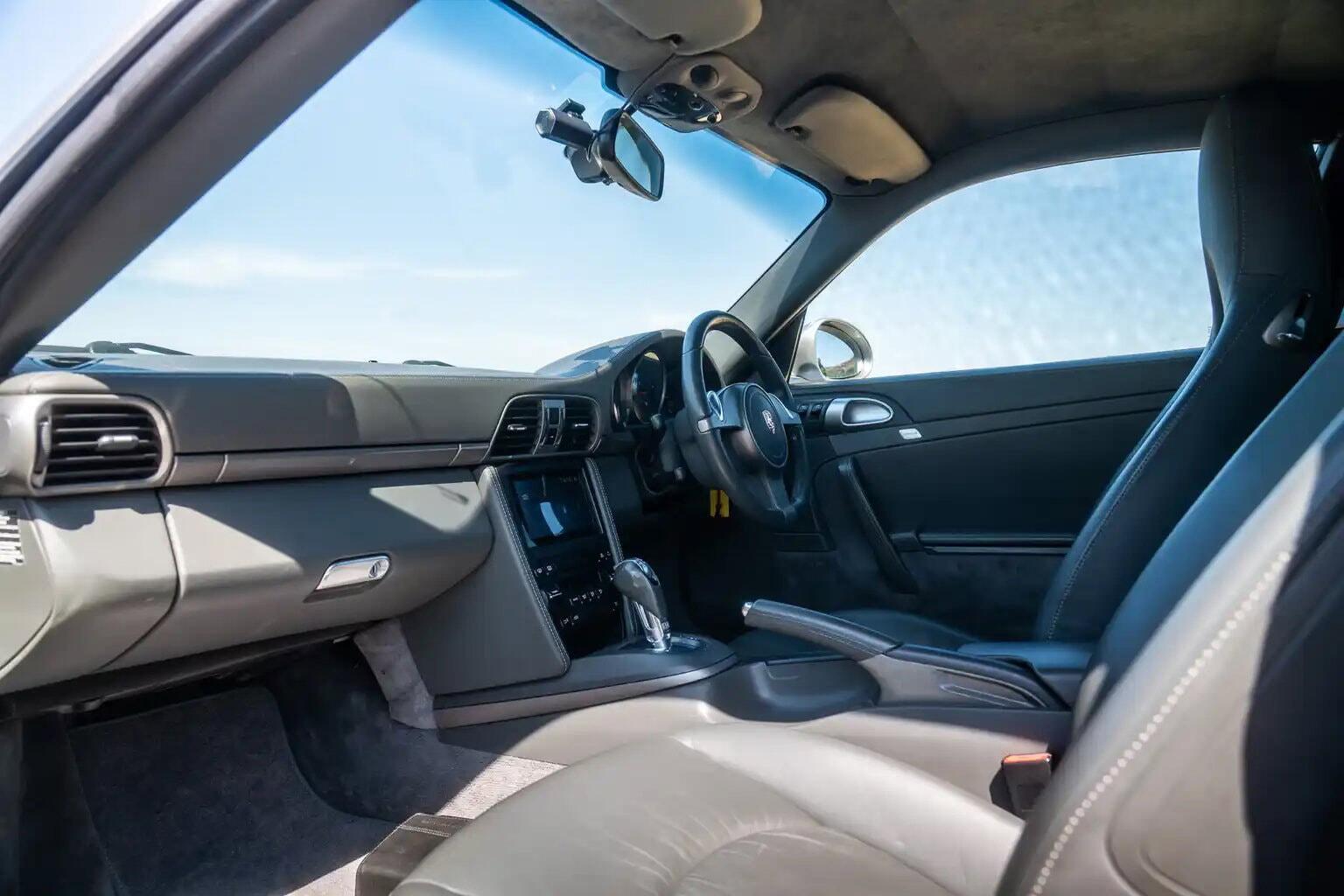 Porsche 911 view 27