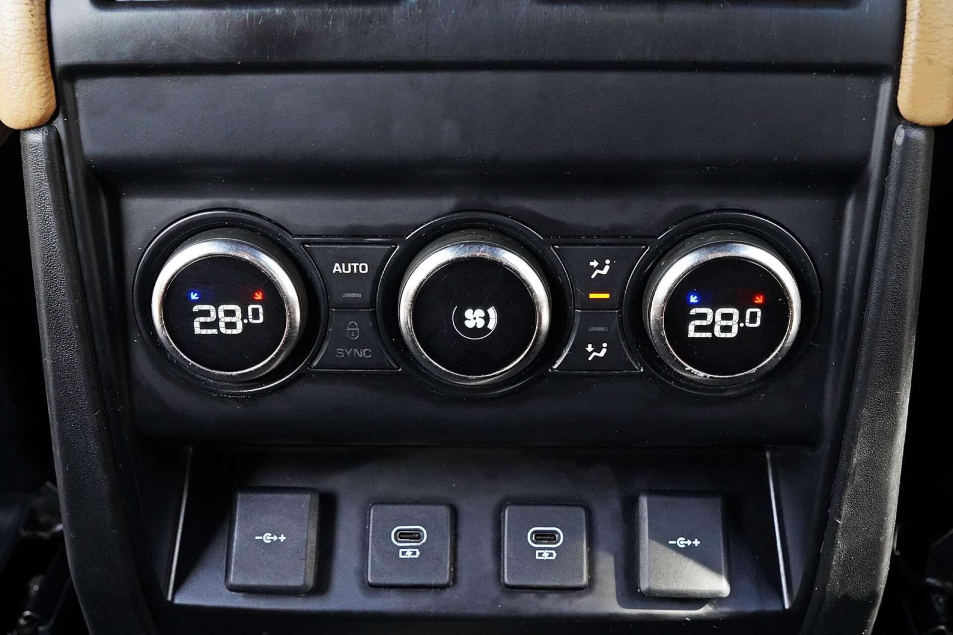 Land Rover Defender view 19