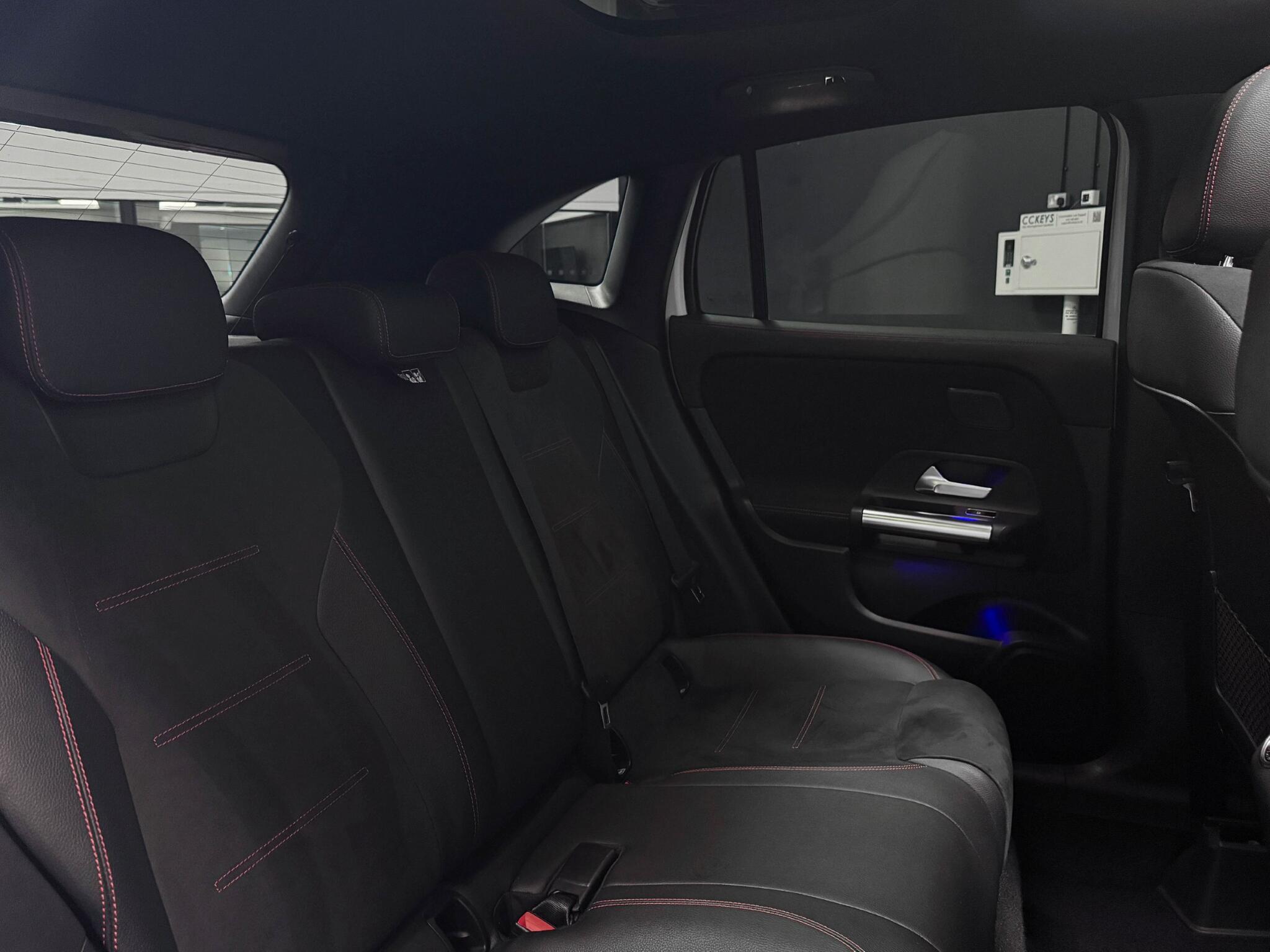 Mercedes-Benz Gla view 12