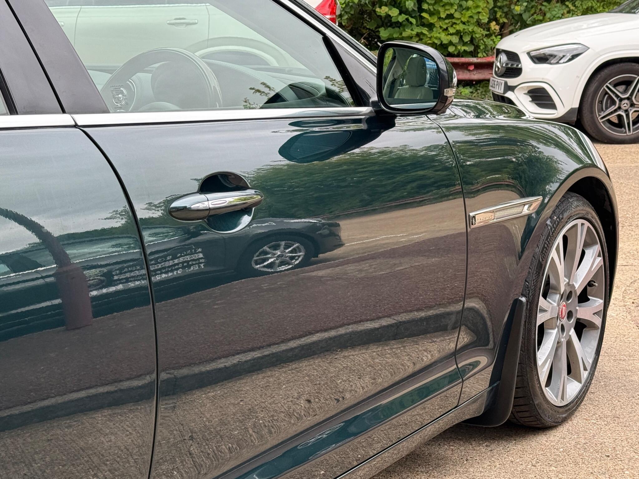 Jaguar XJ view 7