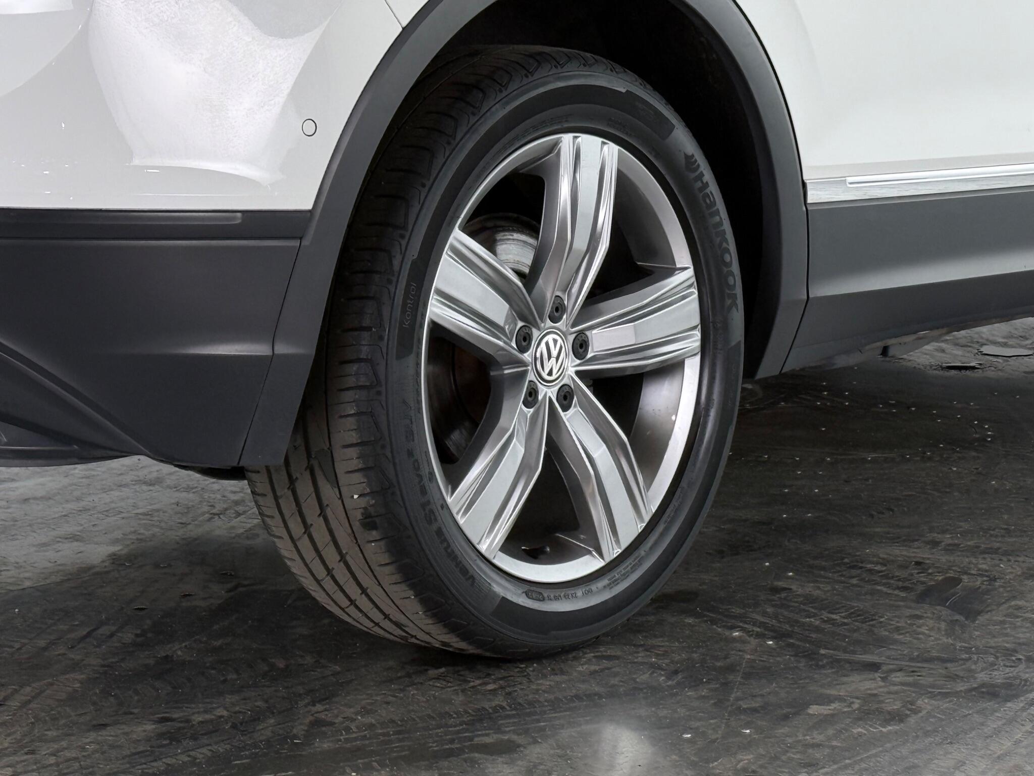 Volkswagen Tiguan view 8