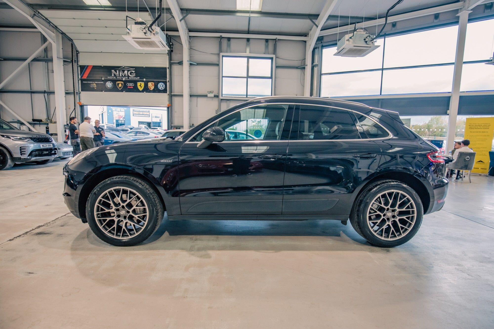 Porsche Macan view 30
