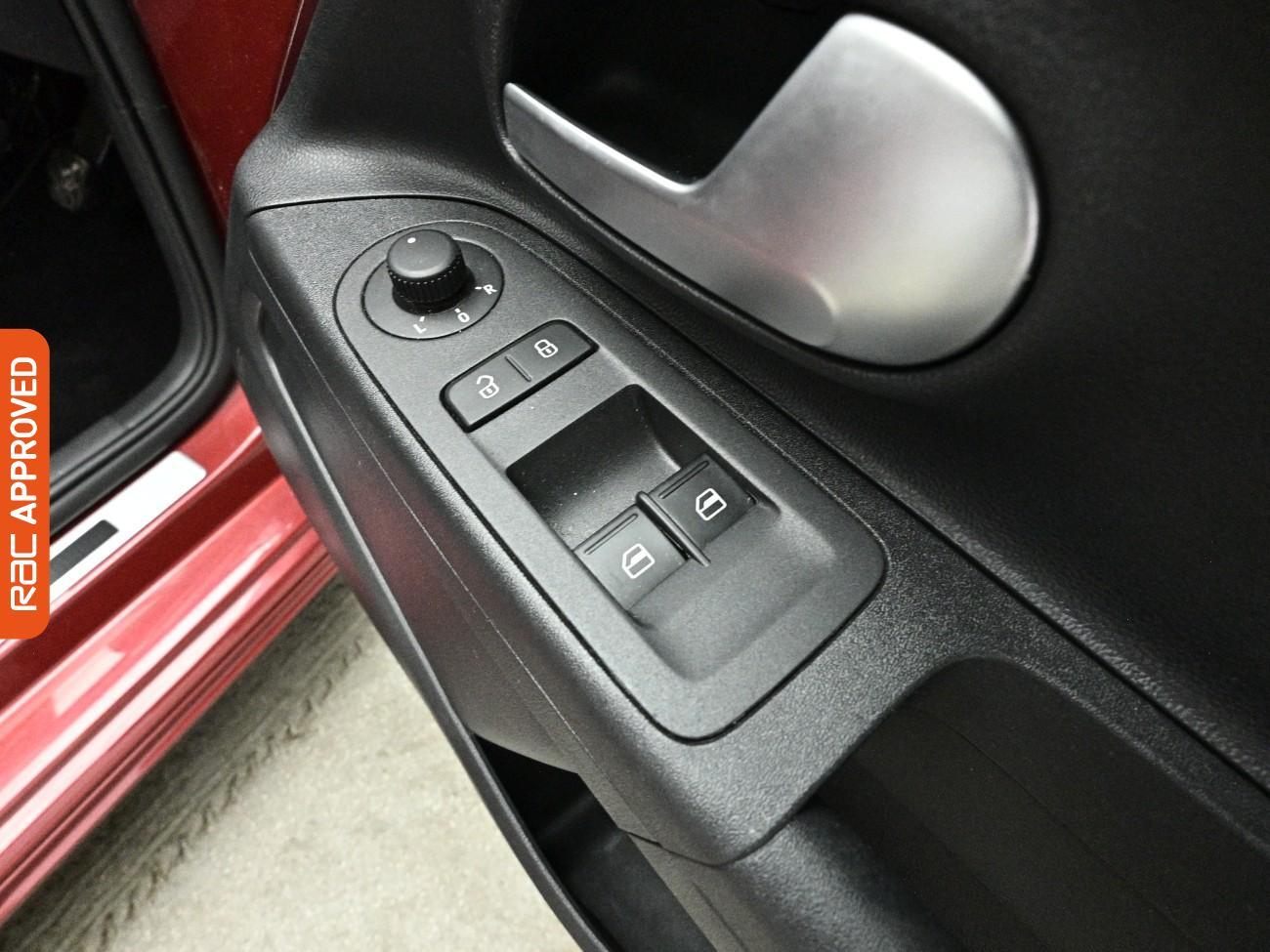 Volkswagen Up! view 23